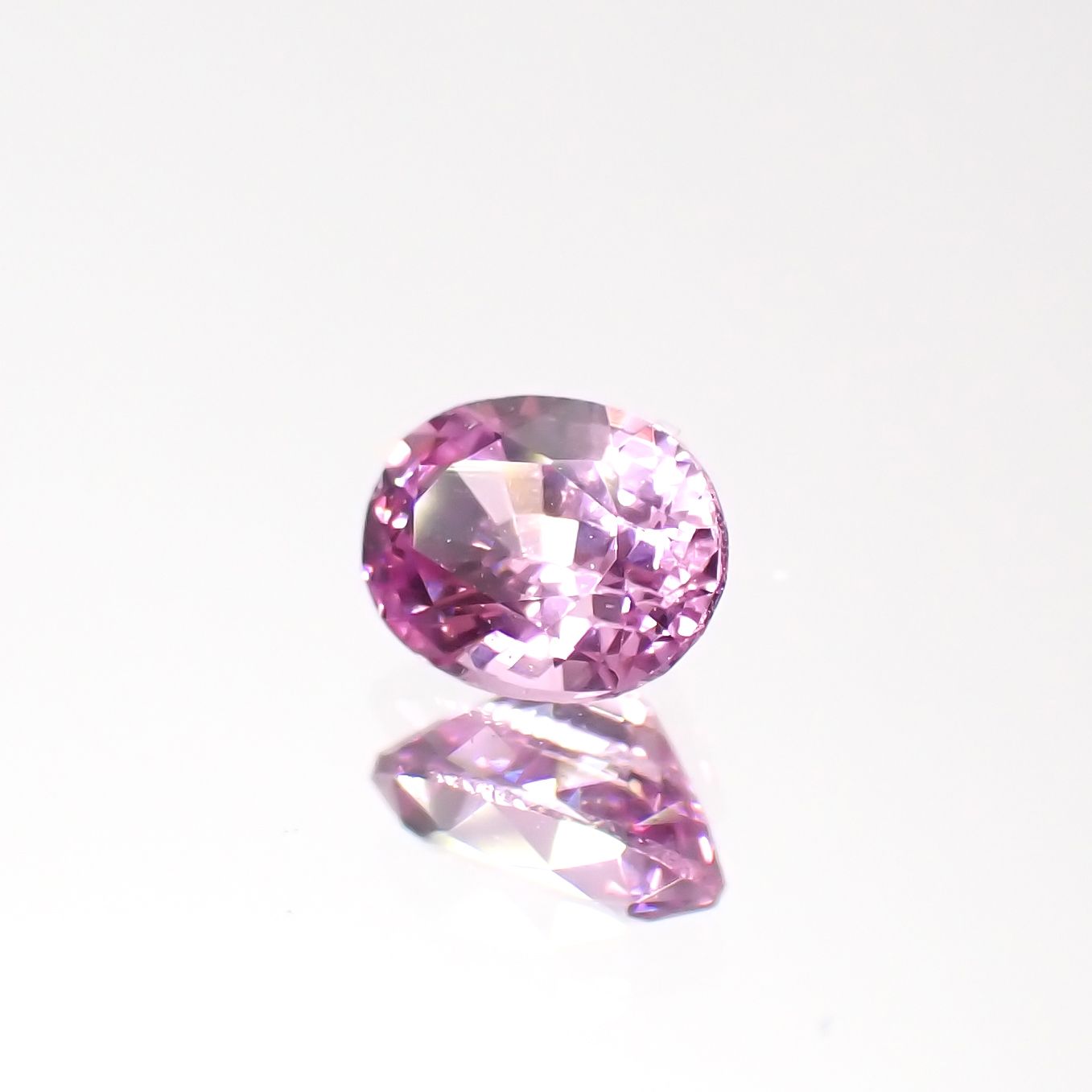 ネオンピンクサファイア スリランカ産 0.25ct[230421532]3.9x3.1mm前後
