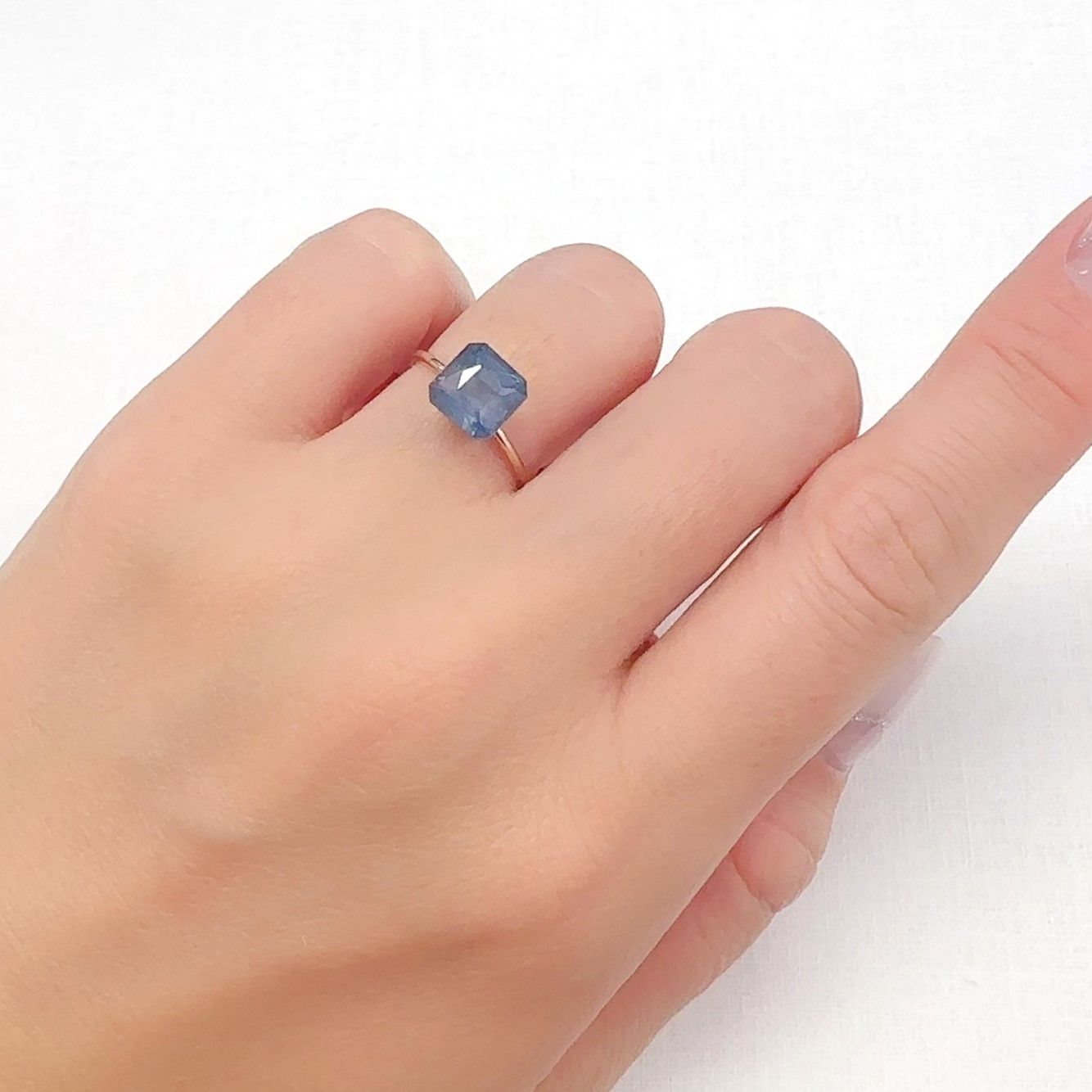 アパタイト フルオレッセンス ジンバブエ産 2.46ct[240527577]7.3x7.2mm前後