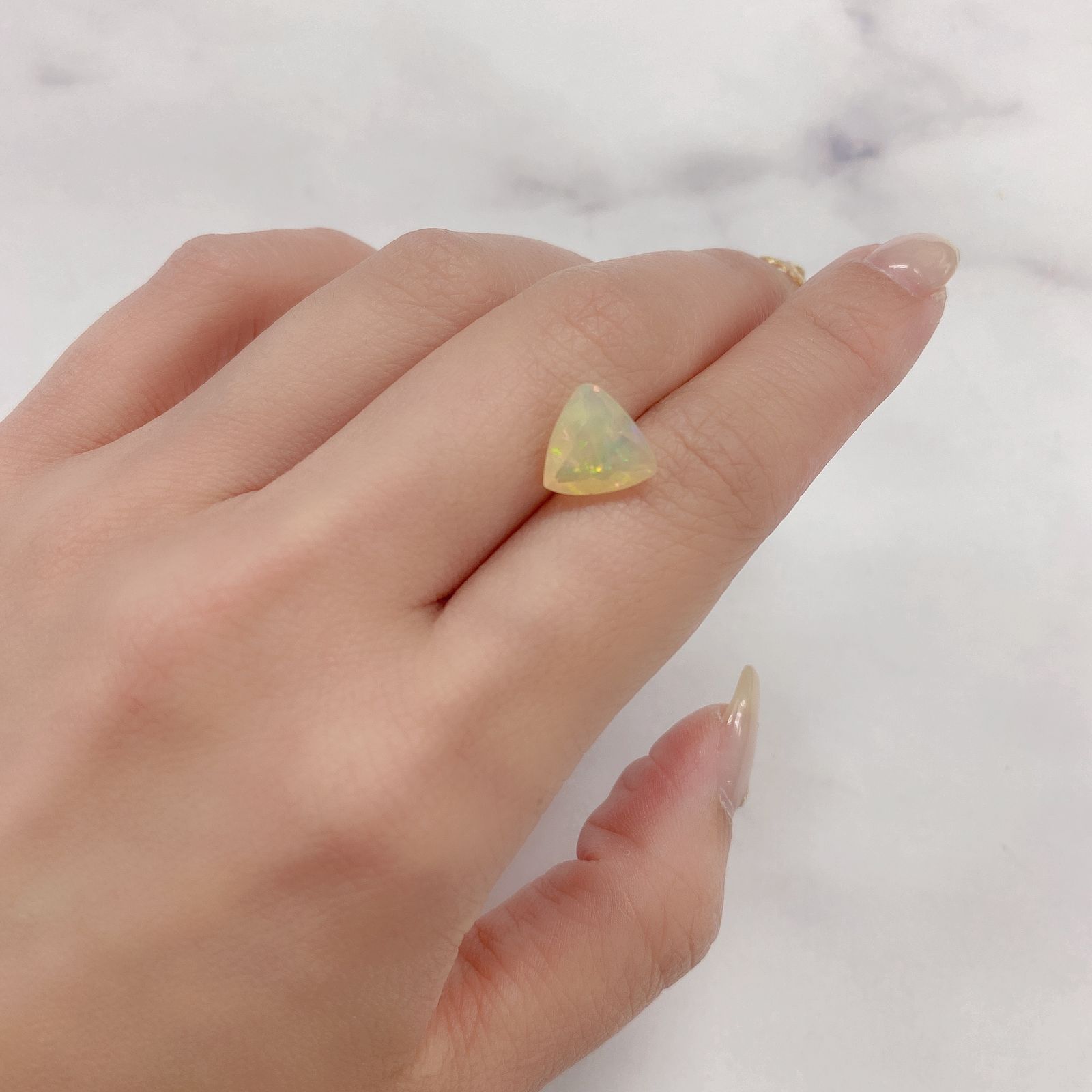 エチオピアオパール(宝石名オパール) エチオピア産 2.11ct 識別済[20073759]9.7×9.7mm前後