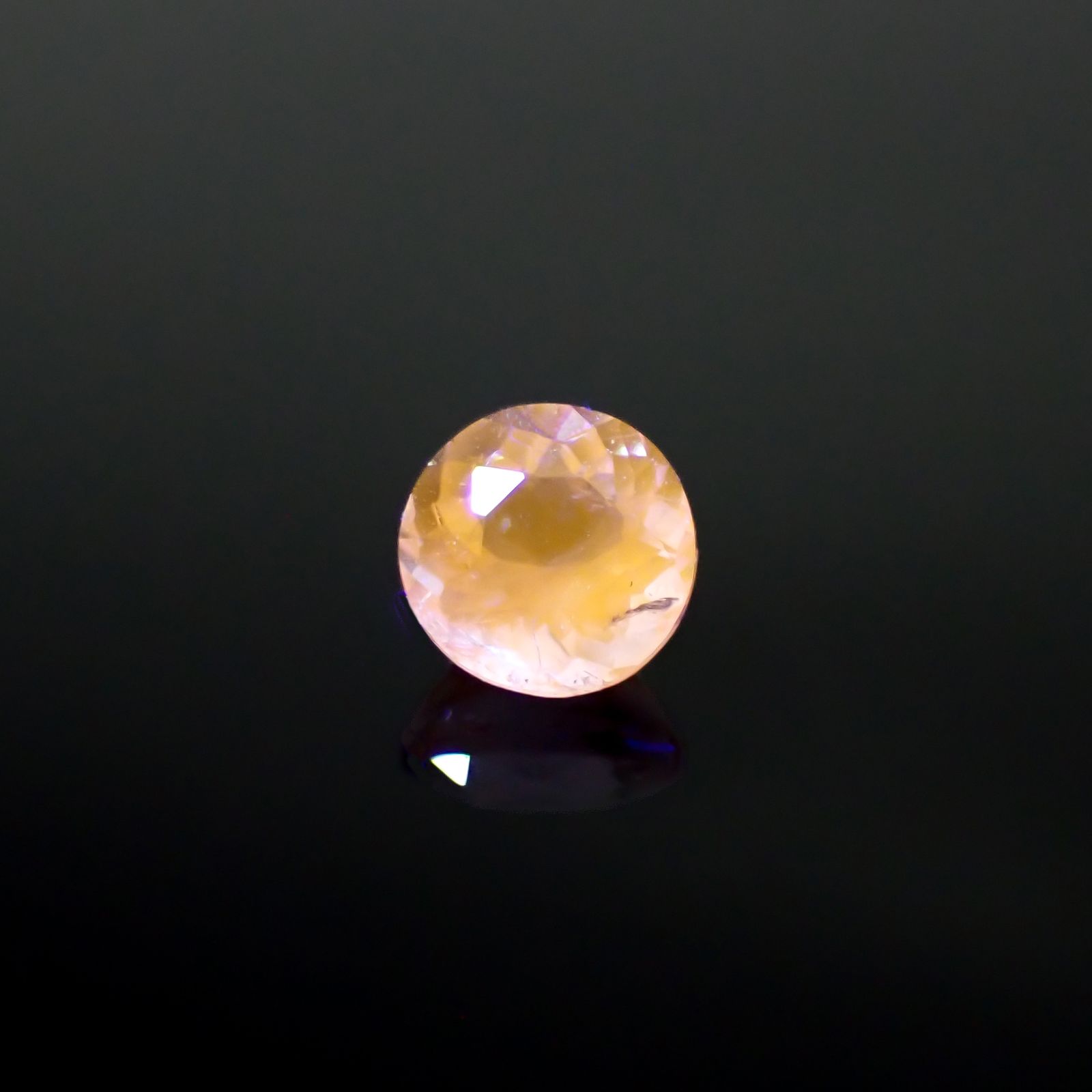 ハックマナイト アフガニスタン産 0.35ct [241029370]4.6x4.6mm前後