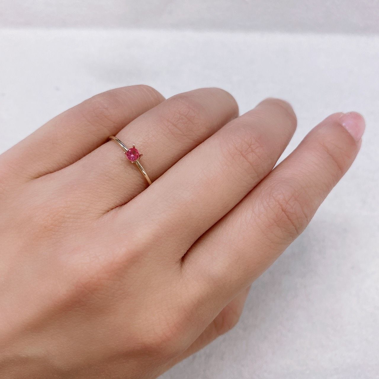 ホットピンクスピネル(宝石名ピンク・スピネル) タンザニア産 0.11ct 識別済[210912581]2.9×2.9mm前後