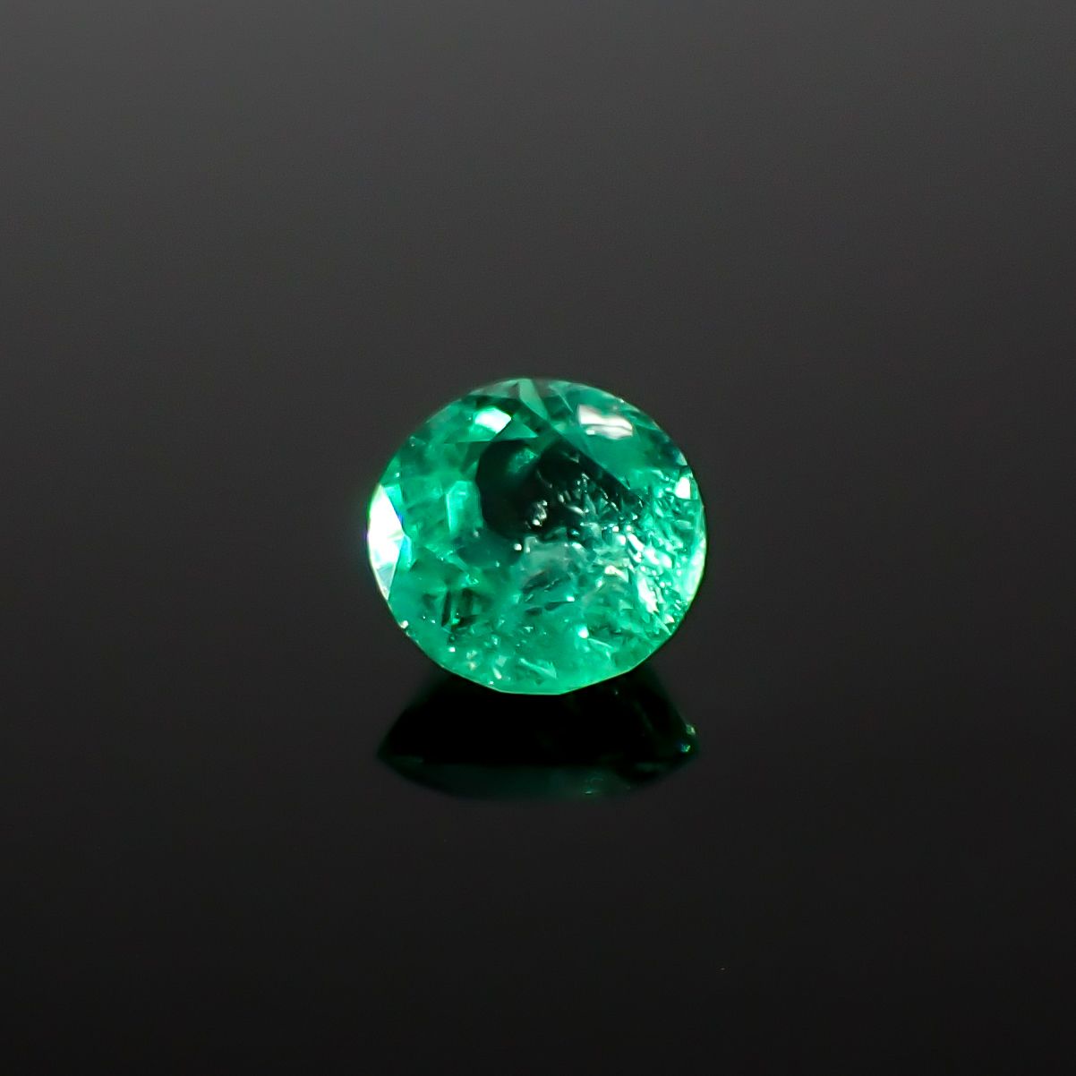 エメラルド コロンビア産 0.32ct / 4.5x4.5mm前後 [260432101]
