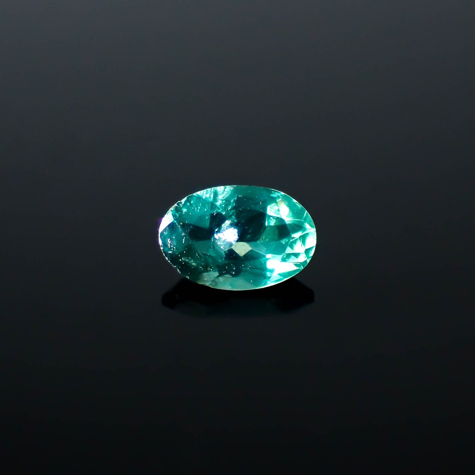 ノーブルモロキサイト マダガスカル産 0.46ct [250931087]6.2x4.1mm前後