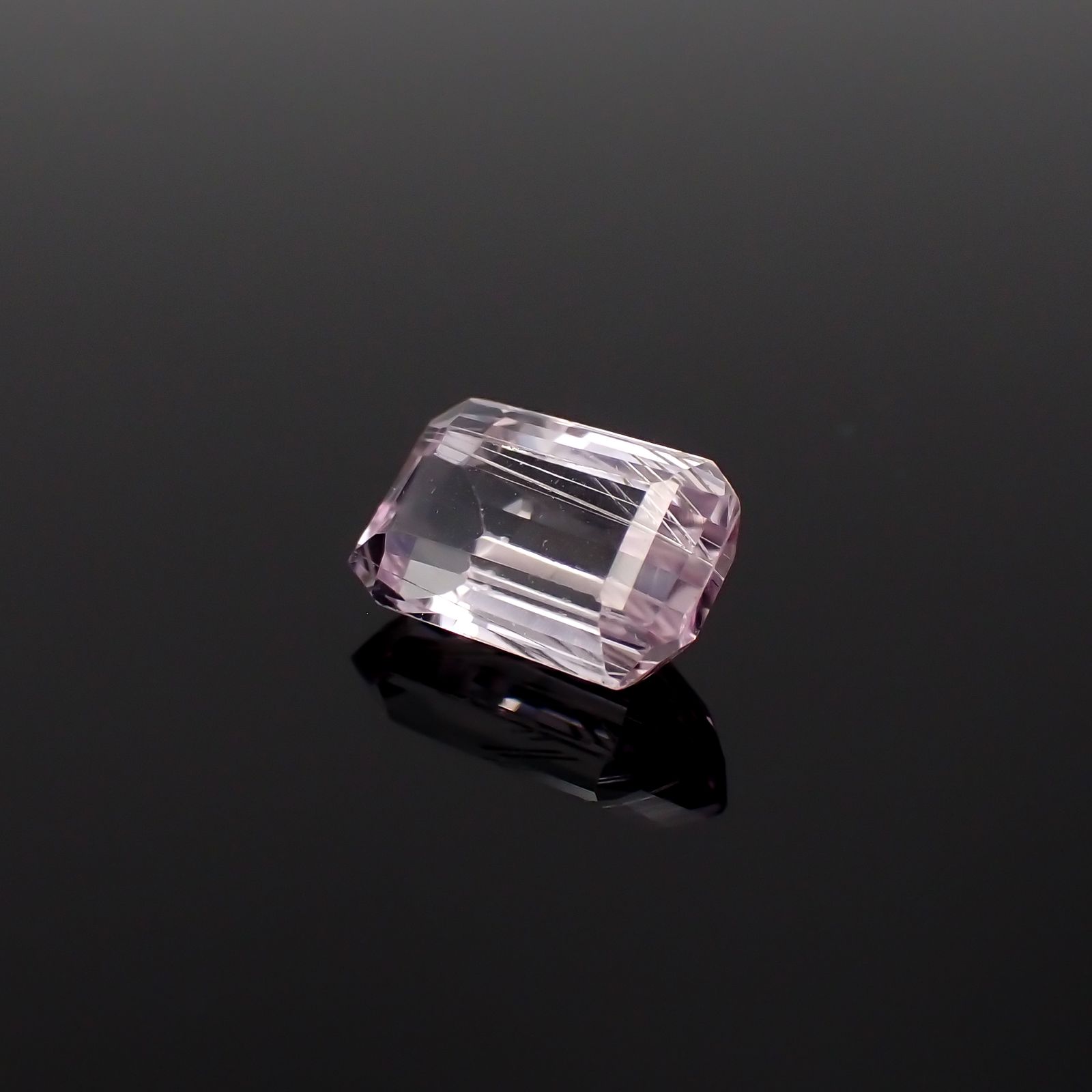 クンツァイト(宝石名クンツァイト)アフガニスタン産 1.83ct 識別済[231023871]8.6x5.7mm前後