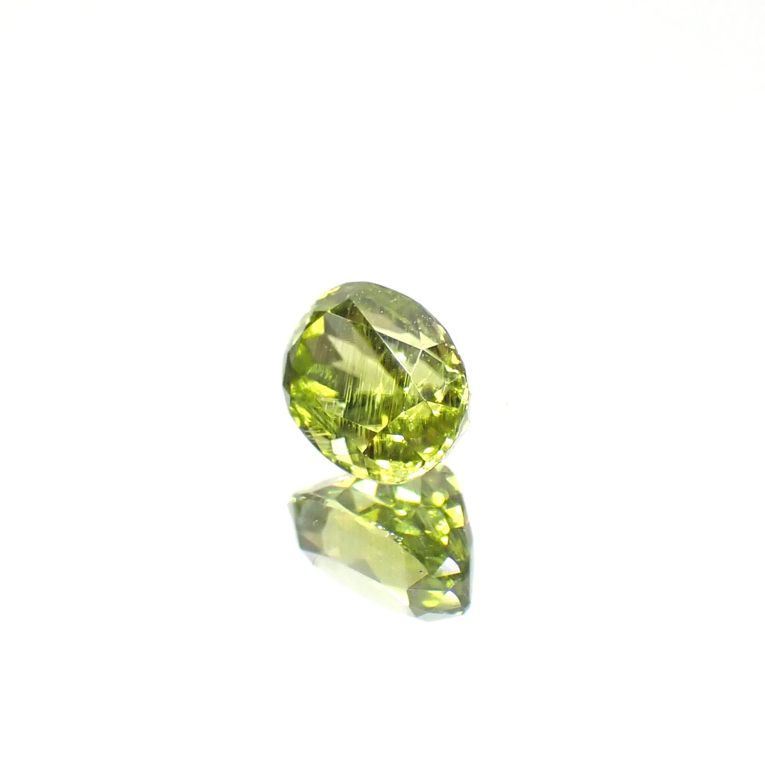 パラサイティックペリドット インドネシア・ジェパラ産 0.58ct [250730814]5.6x4.2mm前後