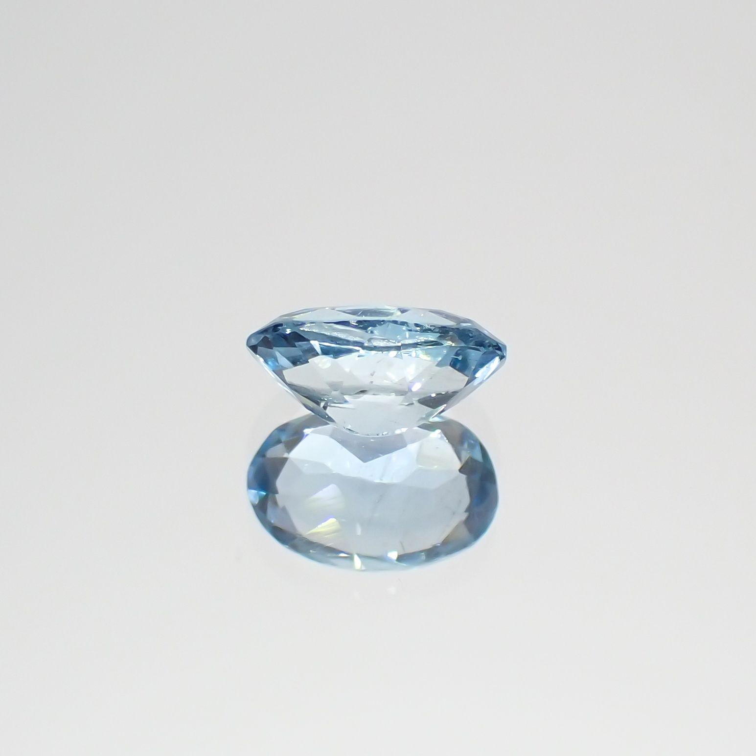 アクアマリン(宝石名アクアマリン)モザンビーク産 0.40ct 識別済[230421764]6.1x4mm前後