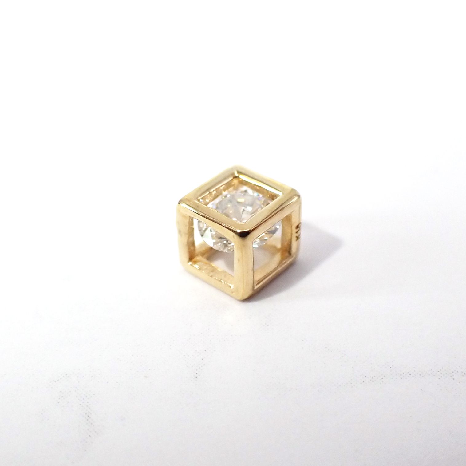 ◇K18 Reinette（レネット）◇ダイヤモンド | キューブボックスデザイン [チャーム/ペンダントトップ※チェーン別売り]