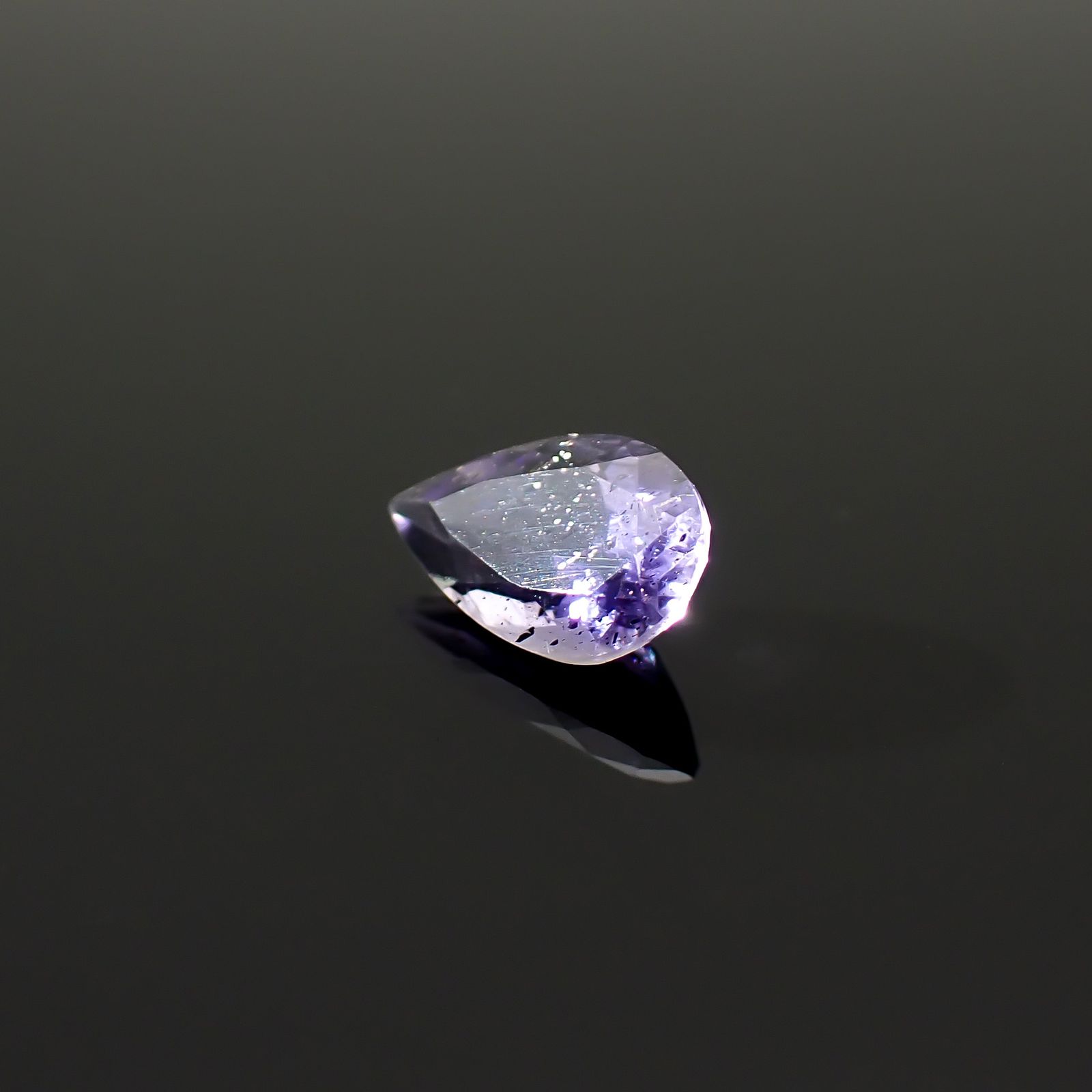 アイオライトサンストーン インド/ブラジル産 0.63ct / 7.9x4.9mm前後 [260932631]