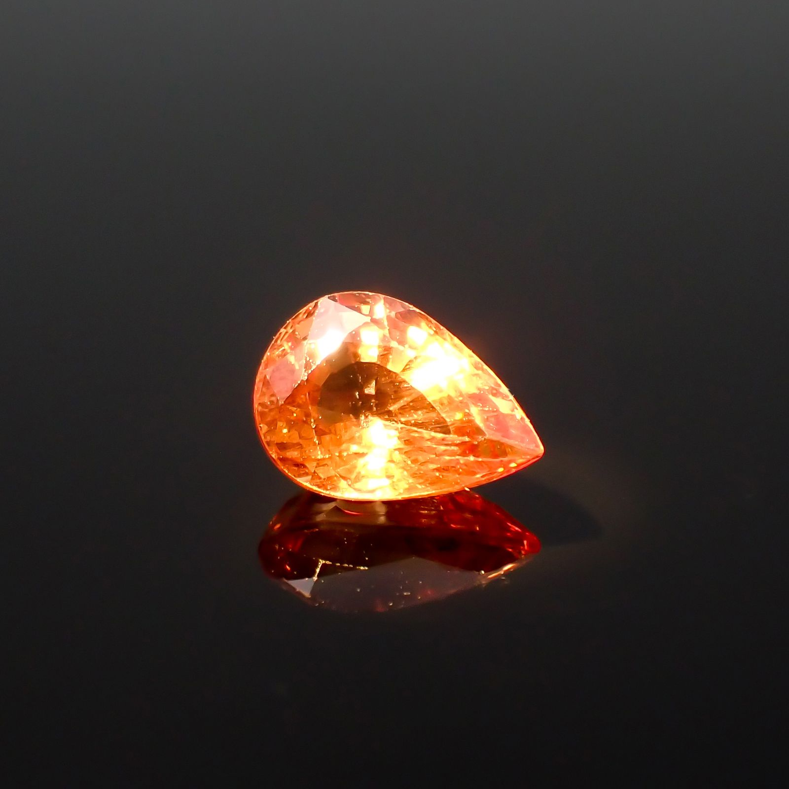 カラーチェンジマラヤガーネット(宝石名ガーネット)タンザニア産 1.26ct 識別済[230421641]7.6x5.5mm前後