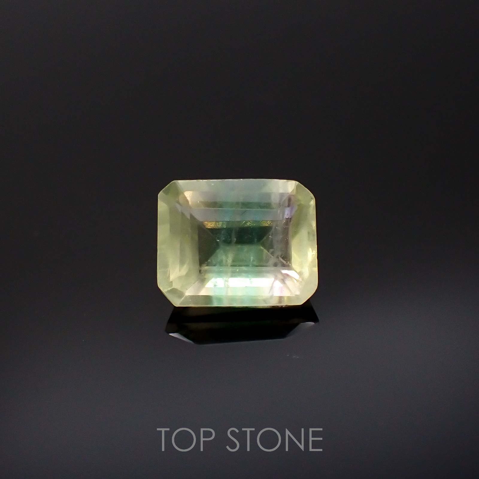 バイカラーフローライト ブラジル産 4.08ct[220917632]10.1x8.1mm前後