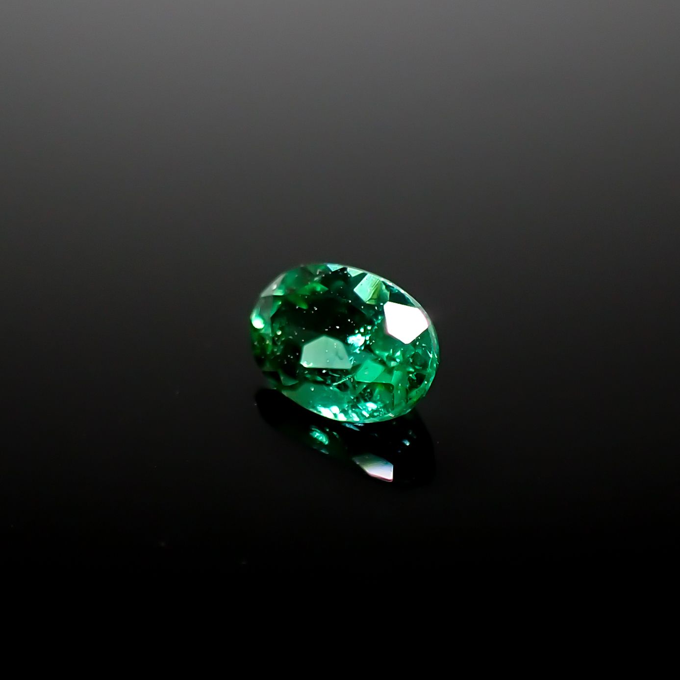 パライバトルマリン(宝石名トルマリン/別名パライバ・トルマリン)ブラジル・キントス鉱山産 0.326ct ソ付(宝貴協)[240928718]5.16x3.6mm前後