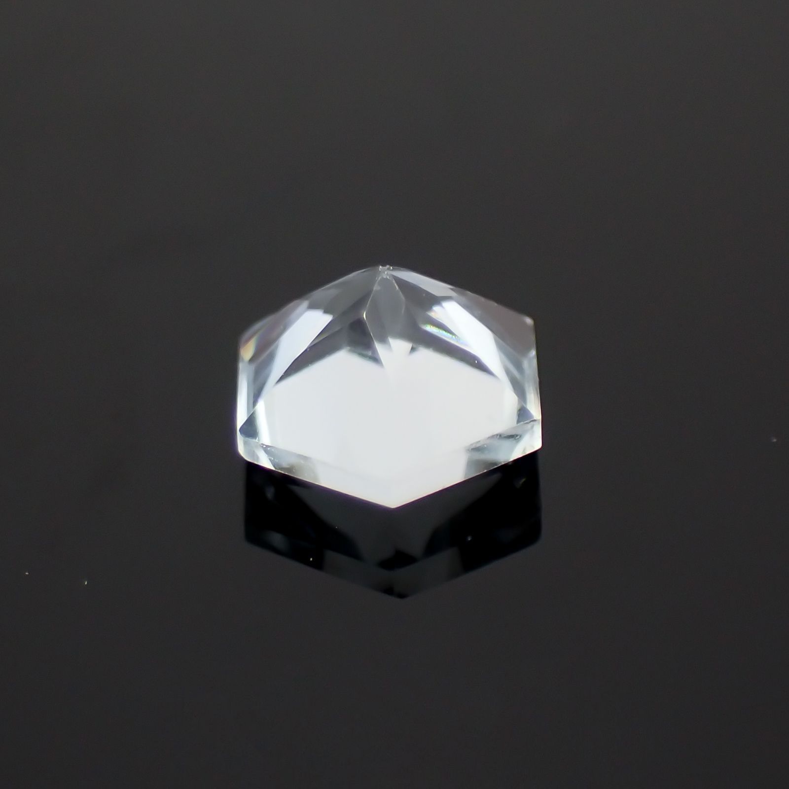 <ランダムセレクト1個販売> ◇ヘキサゴンカット◇アクアマリンSA(宝石名アクアマリン) ブラジル産 0.28ct前後 識別済[21029576]4×4mm前後