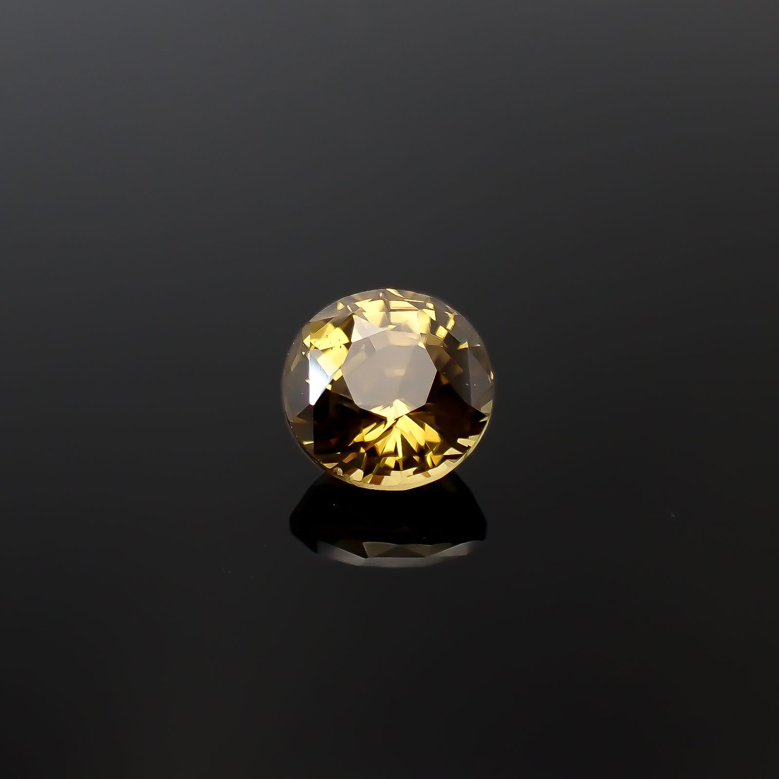 シンハライト(宝石名シンハライト)スリランカ産 2.92ct 識別済[250229901]8.2x8.2mm前後