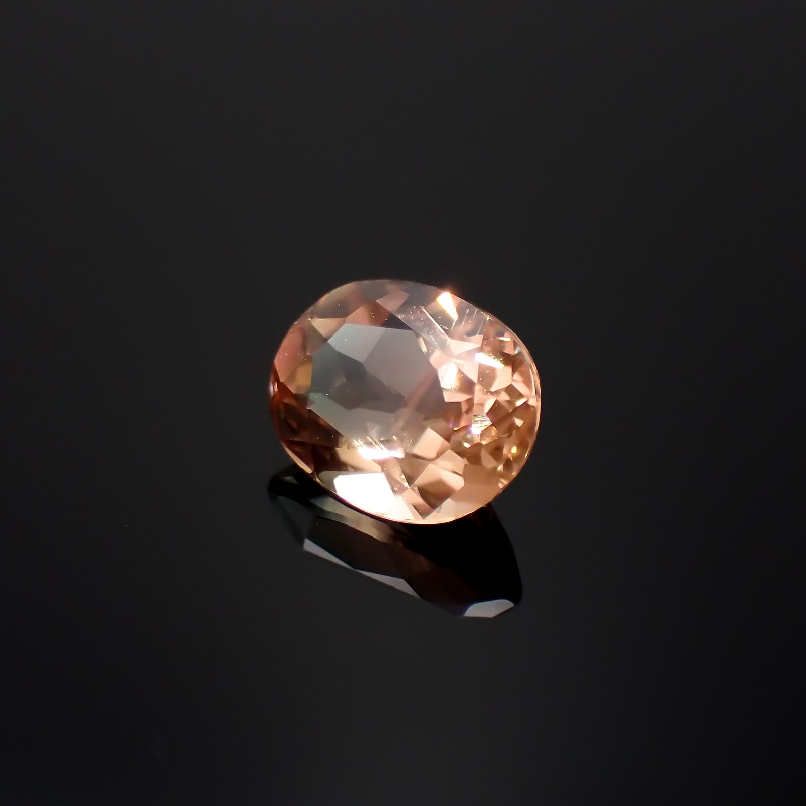 バイカラーオレゴンサンストーン(宝石名バイカラー・ラブラドライト)アメリカ・オレゴン州産 1.49ct 識別済[230722722]8.4x6.7mm前後