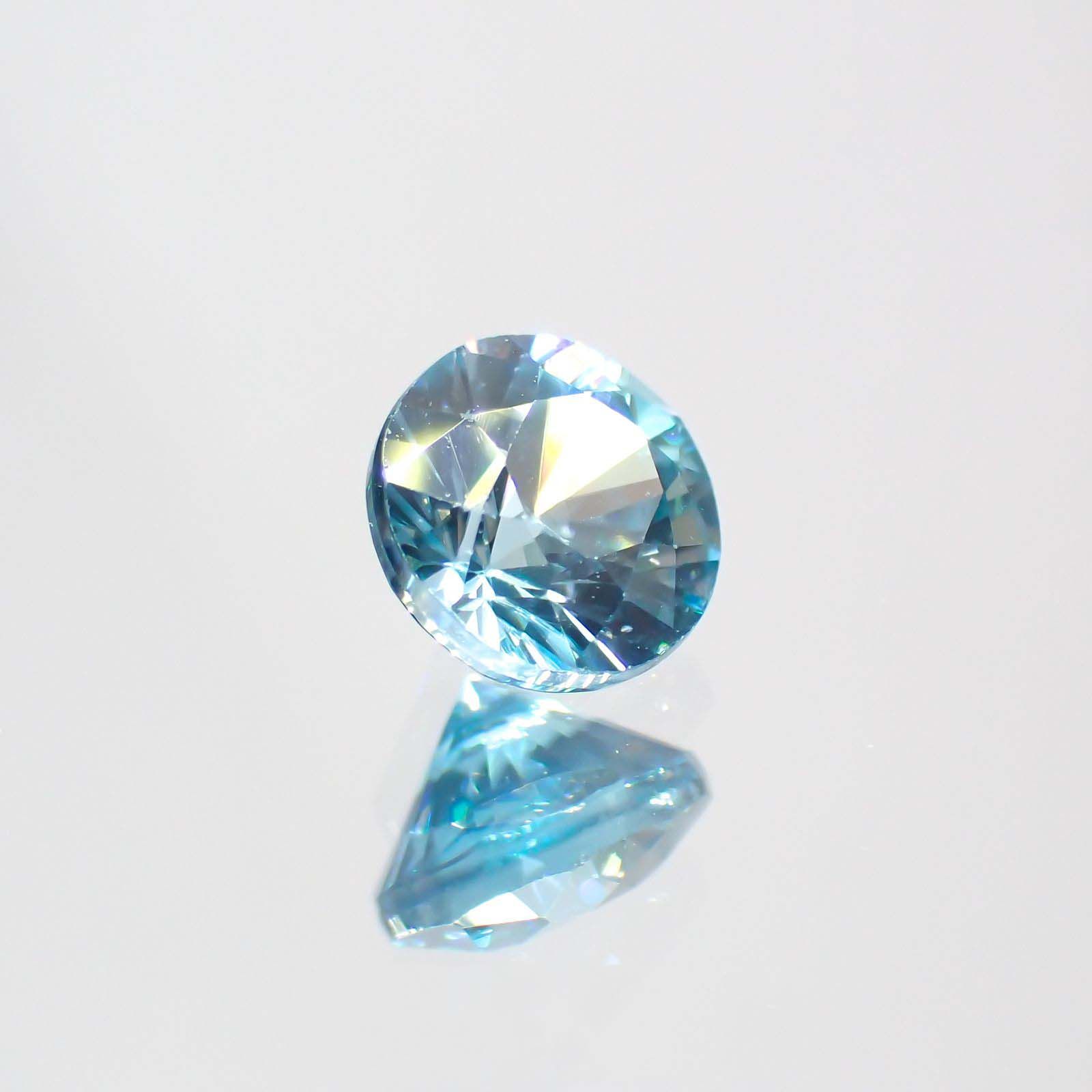 ブルージルコン(宝石名ジルコン) カンボジア産 0.76ct 識別済[211013449]4.9×4.9mm前後