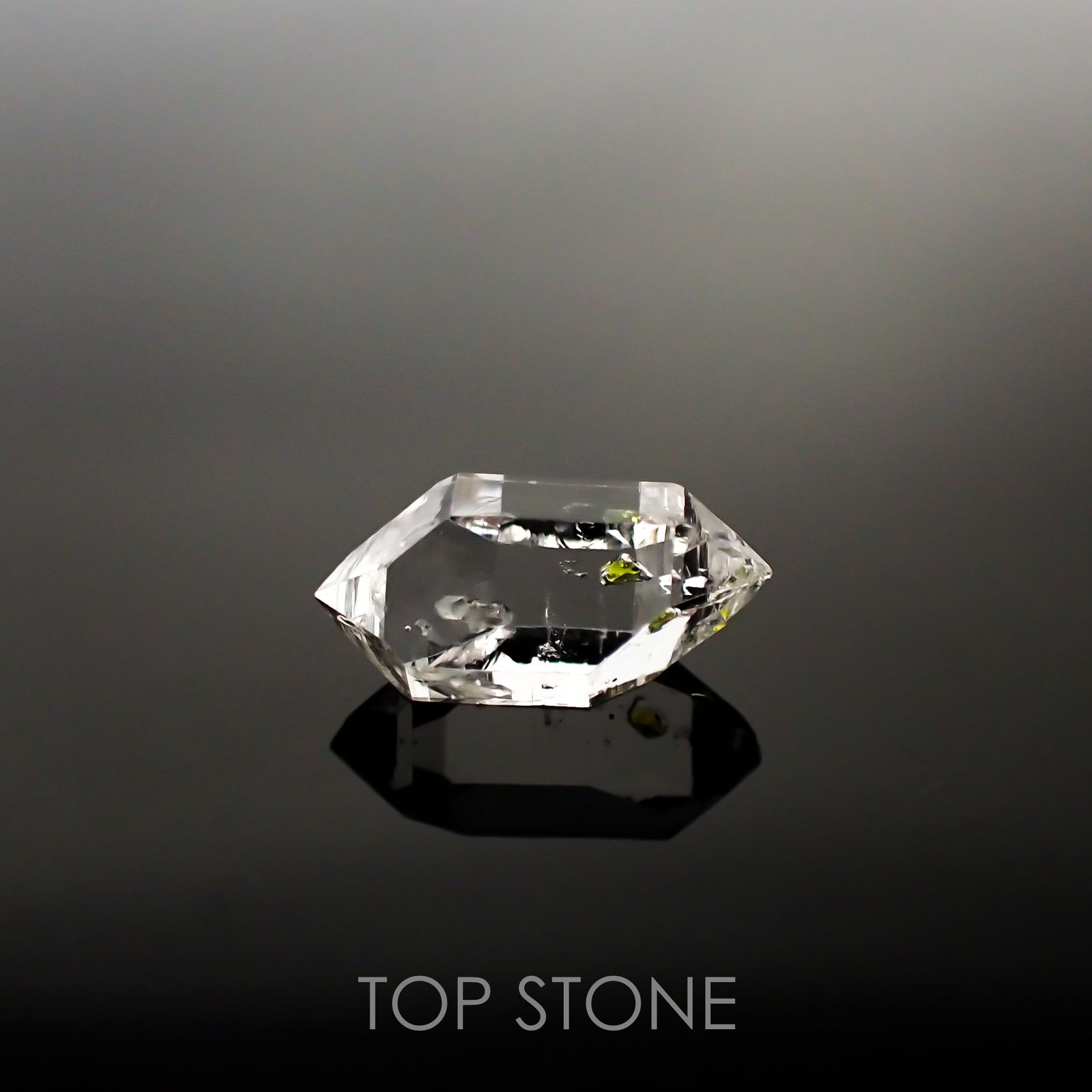 オイルインクォーツ パキスタン産 ルース 3.68ct[210911442]13.9×7mm前後