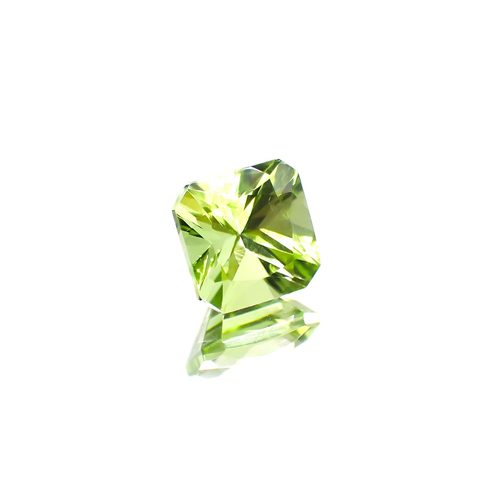 ◇アッシャーカット◇ペリドット(宝石名ペリドット) パキスタン産 1.37ct 識別済[210913480]6.1×6.1mm前後