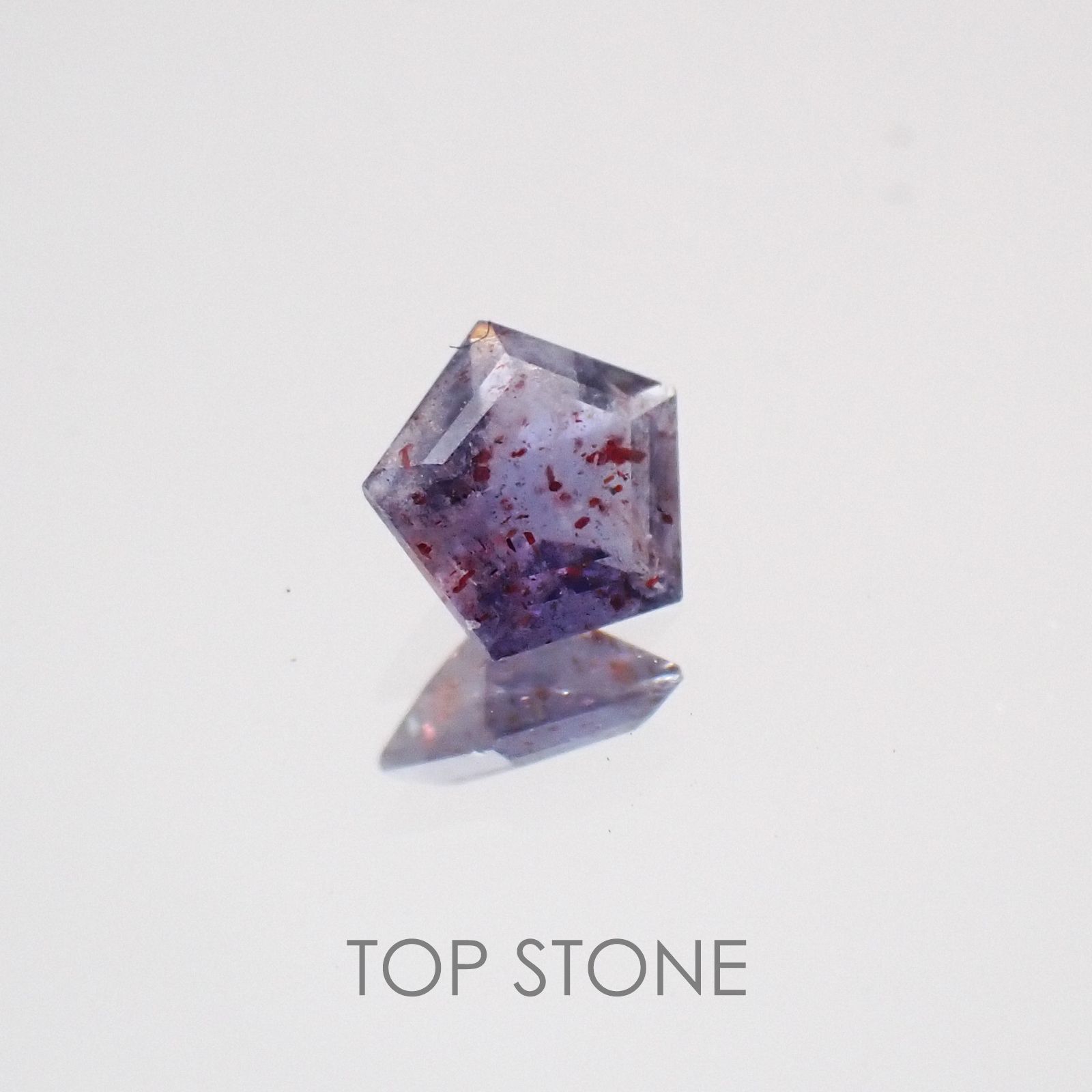 ◇ペンタゴンカット◇ブラッドショットアイオライトSA インド産 ルース 0.15ct[210210077]3.9×4.1mm前後