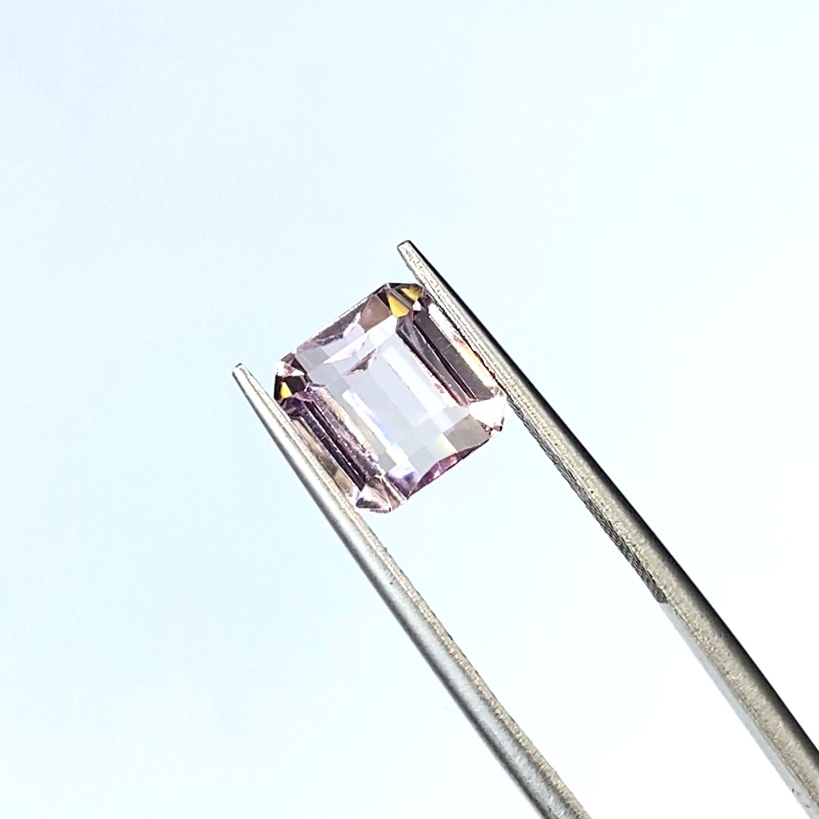 クンツァイト(宝石名クンツァイト)アフガニスタン産 識別済 4.04ct