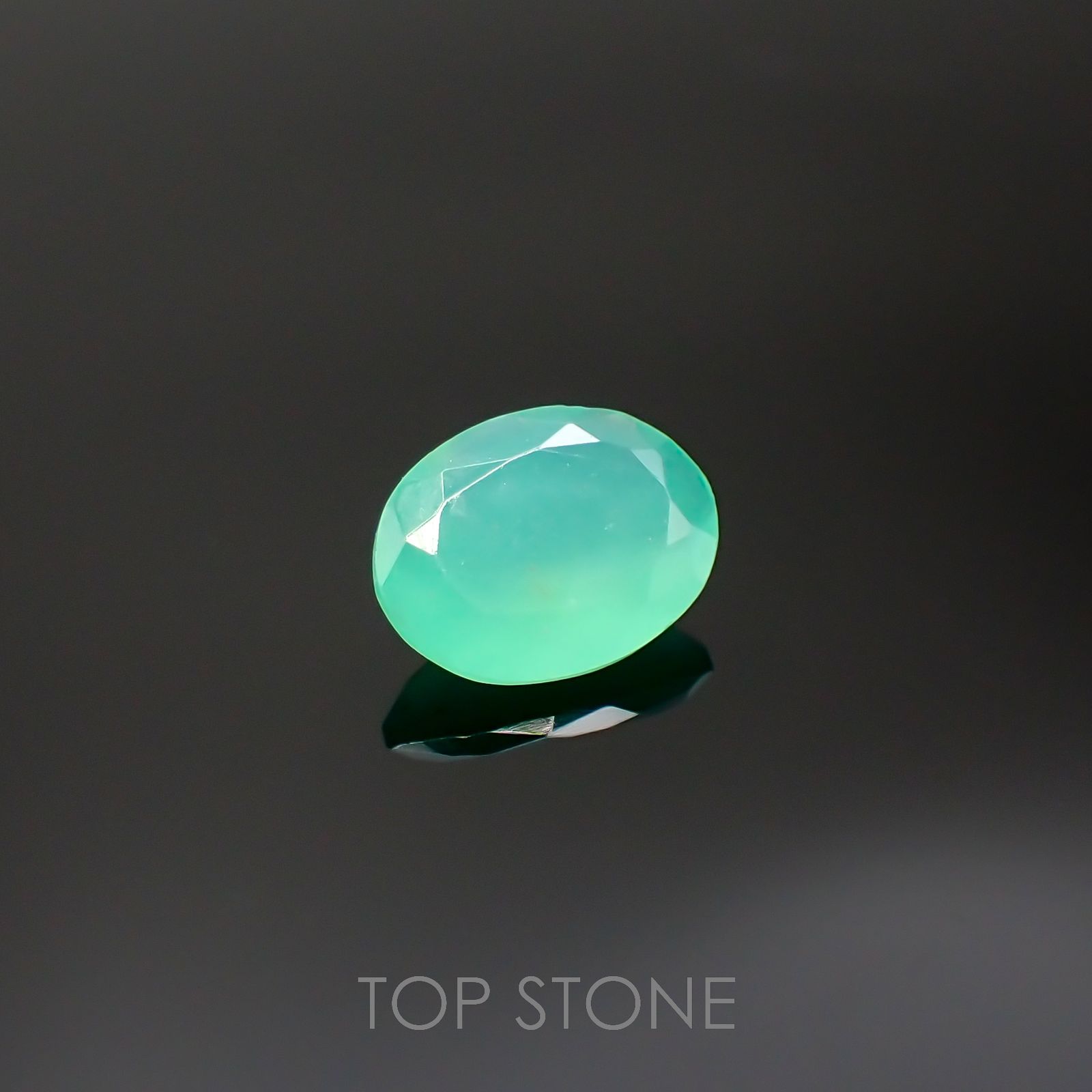 グリーンオパール 南アフリカ産 0.77ct[220717054]7.9x6.1mm前後