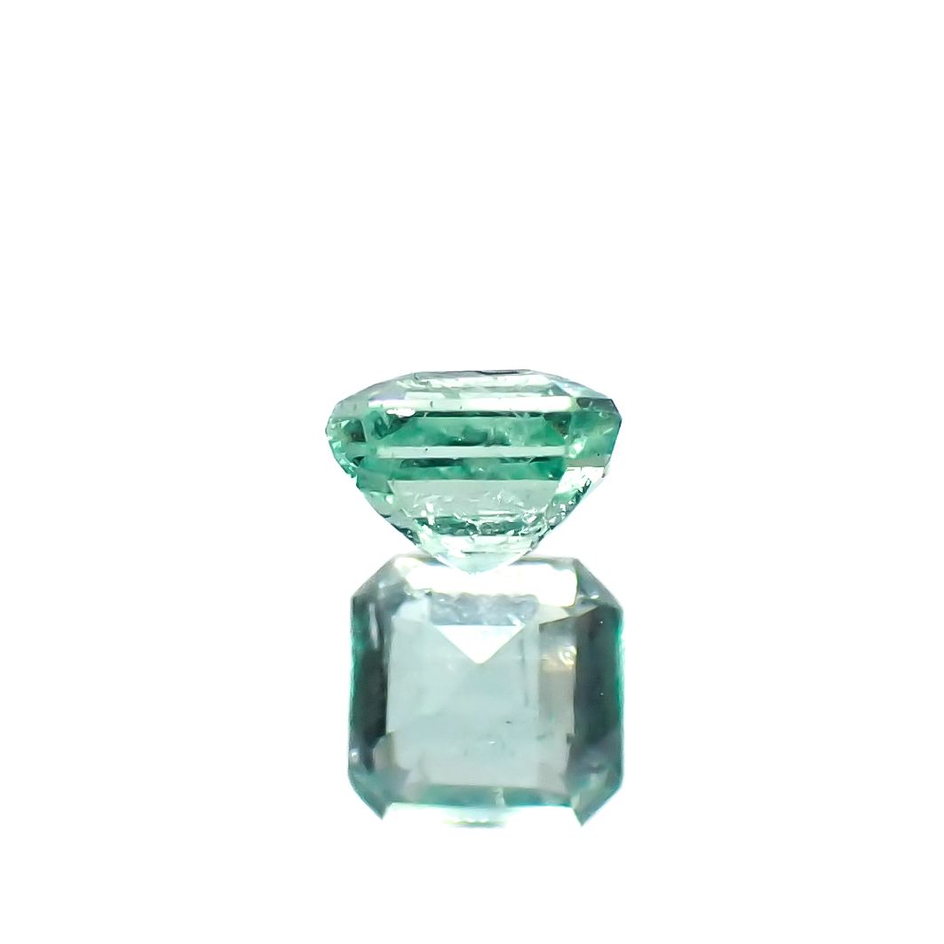 パステルカラーエメラルド コロンビア産 0.19ct[240225949]3.3x3.2mm前後