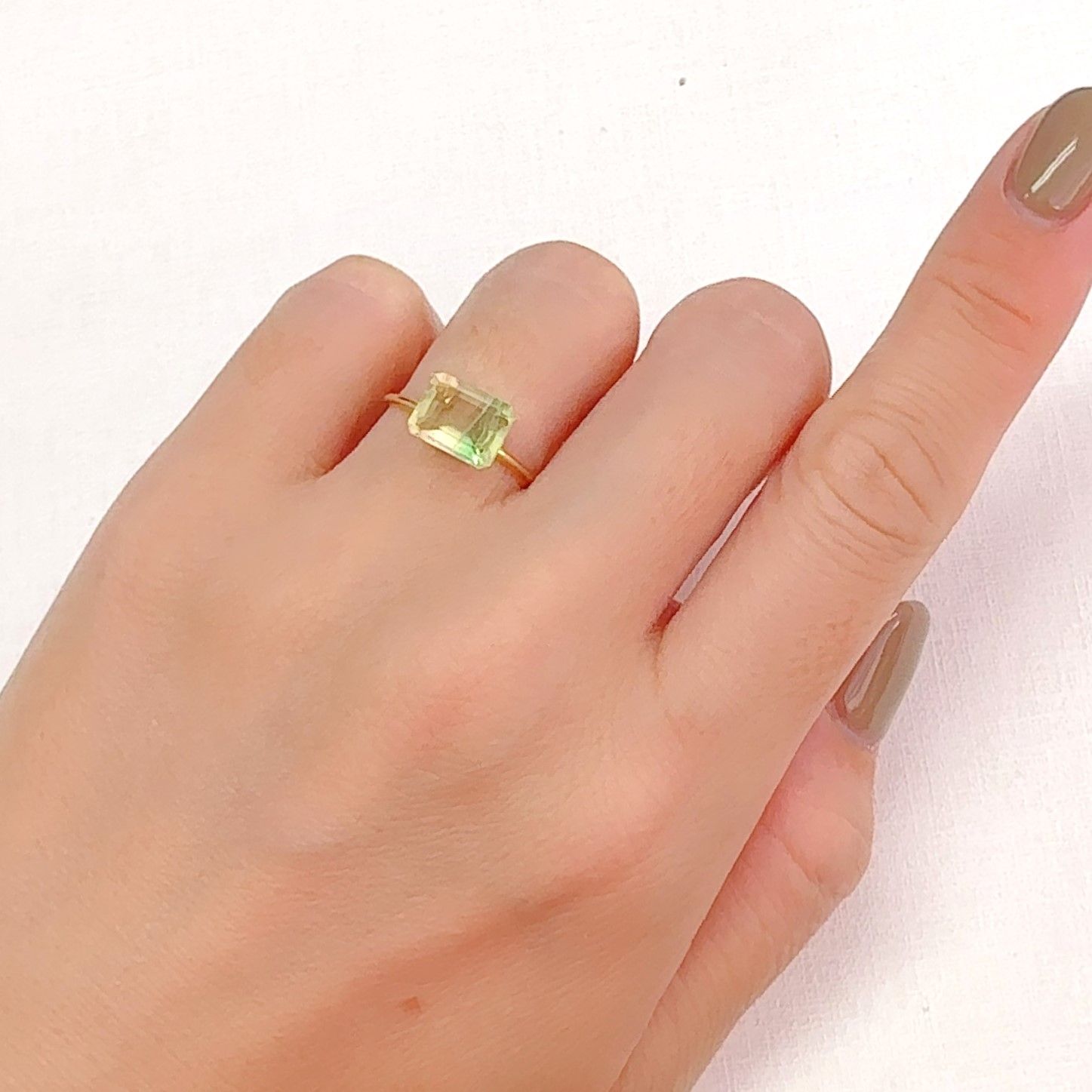 バイカラーフローライト フルオレッセンス ブラジル産 2.54ct[240928914]8.8x6.8mm前後