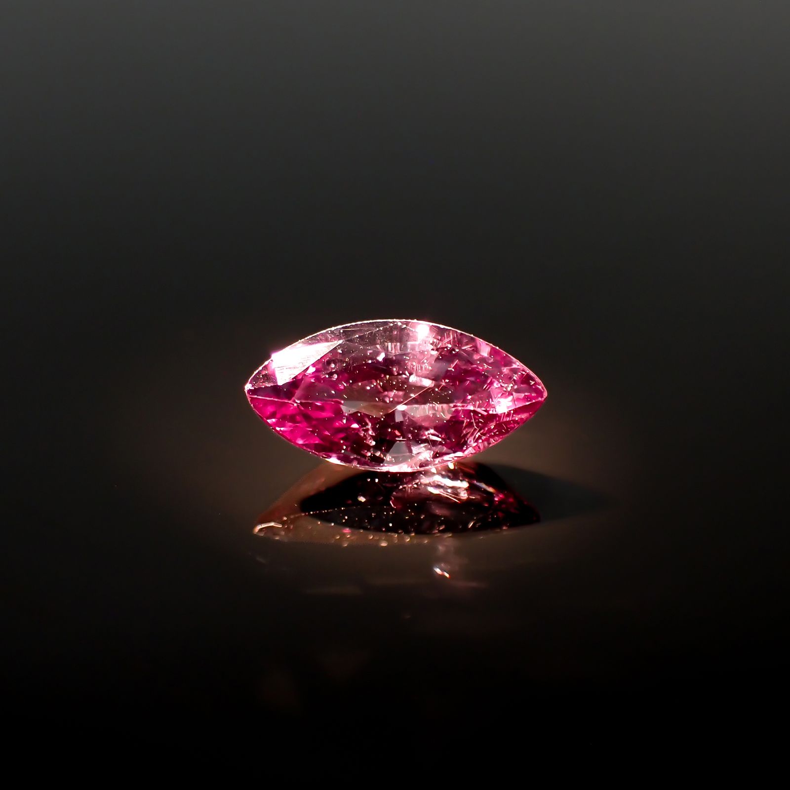 ベキリーブルーガーネット（カラーチェンジガーネット アレキタイプ）(宝石名ガーネット)マダガスカル・ベキリー産 1.10ct 識別済[231224532]9.2x4.7mm前後