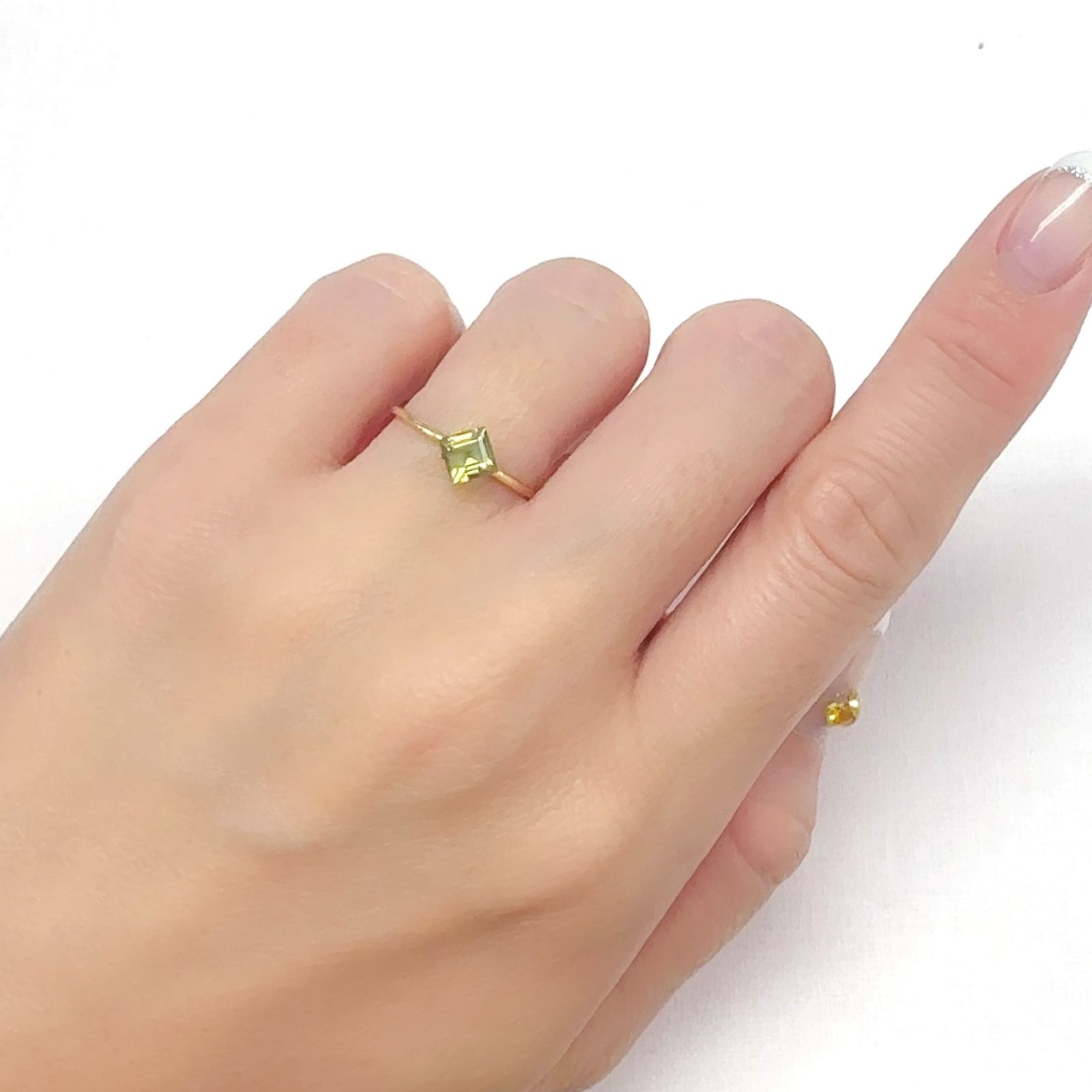 グリーンジルコン スリランカ/カンボジア産 0.88ct[240728532]4.8x4.8mm前後