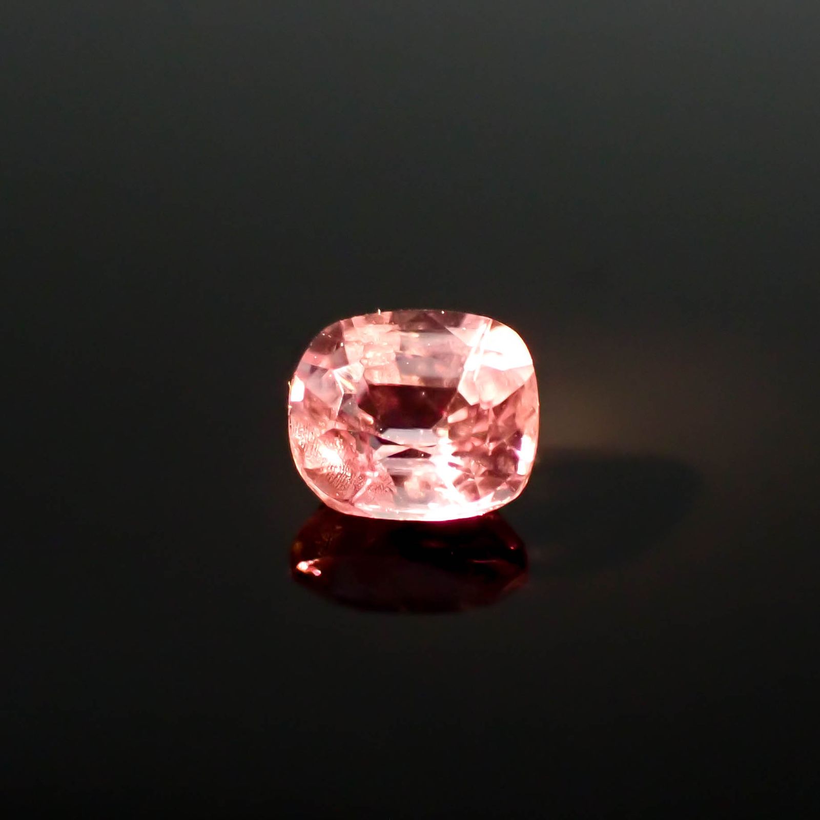 カラーシフト ピンクダイアスポア アフガニスタン産 0.64ct[240627976]5.4x4.5mm前後