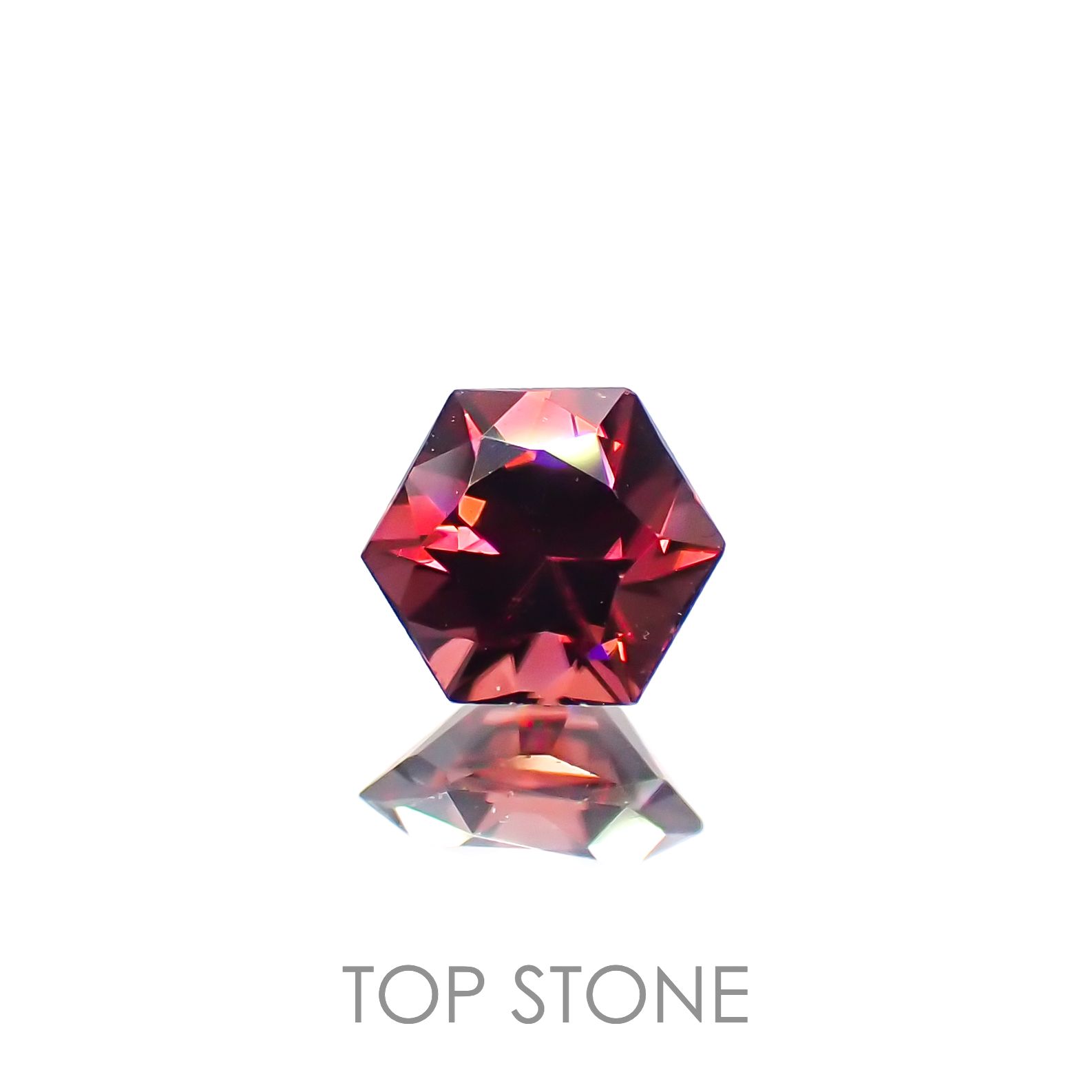 ◇ヘキサゴンカット◇レッドジルコン(宝石名ジルコン)スリランカ/カンボジア産 0.70ct 識別済[221219493]4.7x4.6mm前後