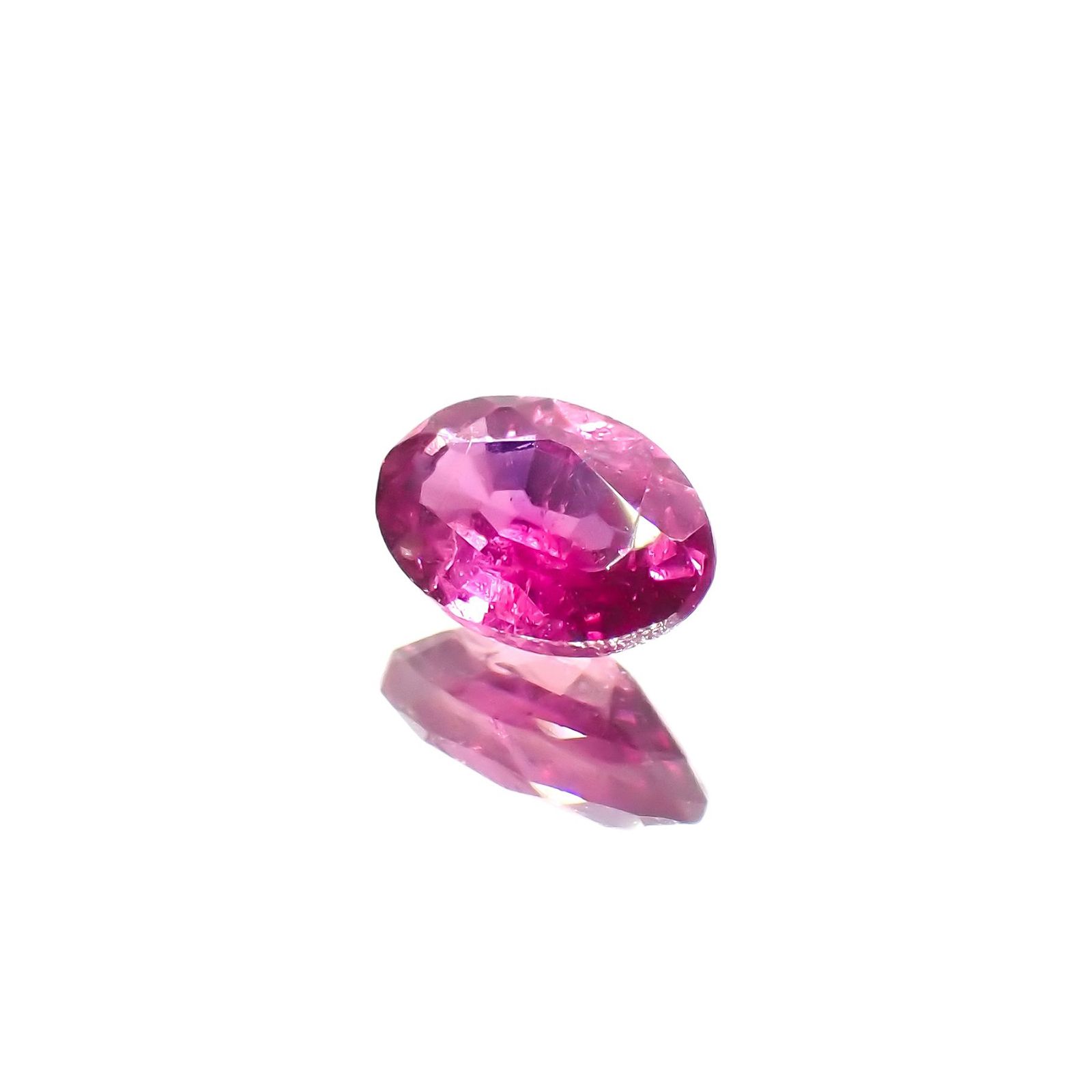 ウィンザーサファイア タンザニア・ウィンザー産 0.31ct / 4.9x3.1mm前後 [230421405]
