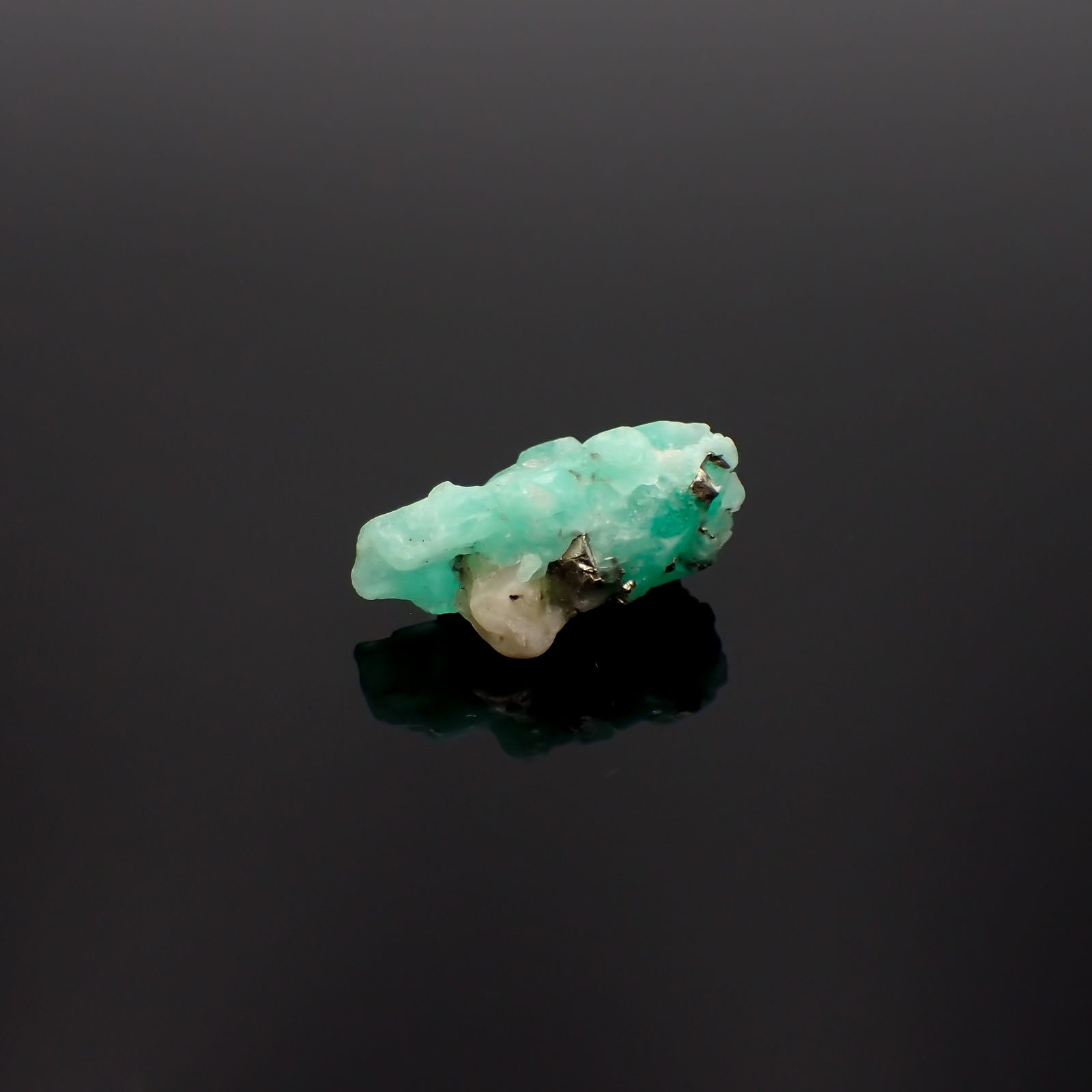 エメラルド原石 コロンビア産 11.22ct[230421707]19.4x11.2mm前後