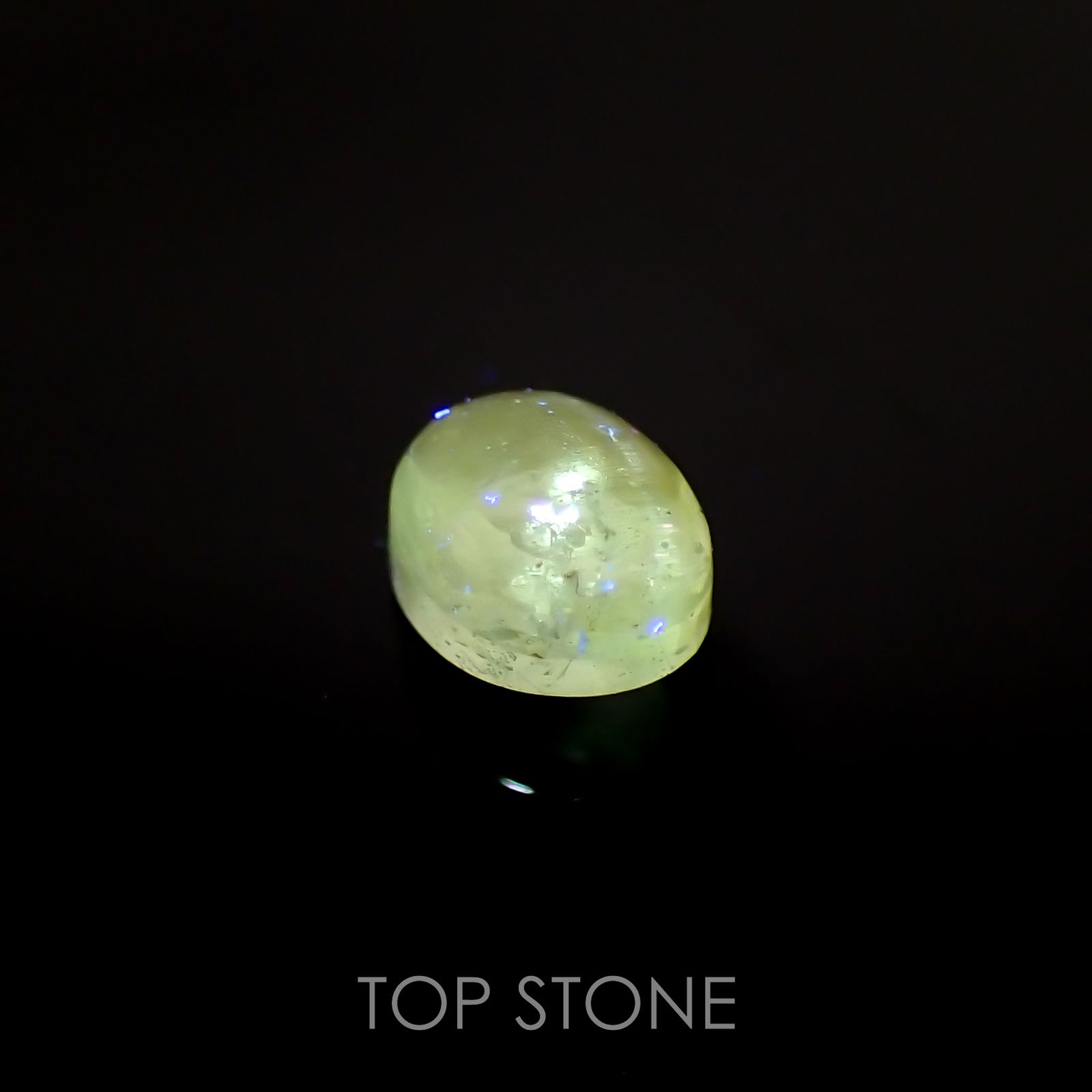 バナジウムコーネルピン(宝石名コーネルピン)タンザニア・タンガ州産 0.59ct 識別済[220115557]4.9x3.9mm前後