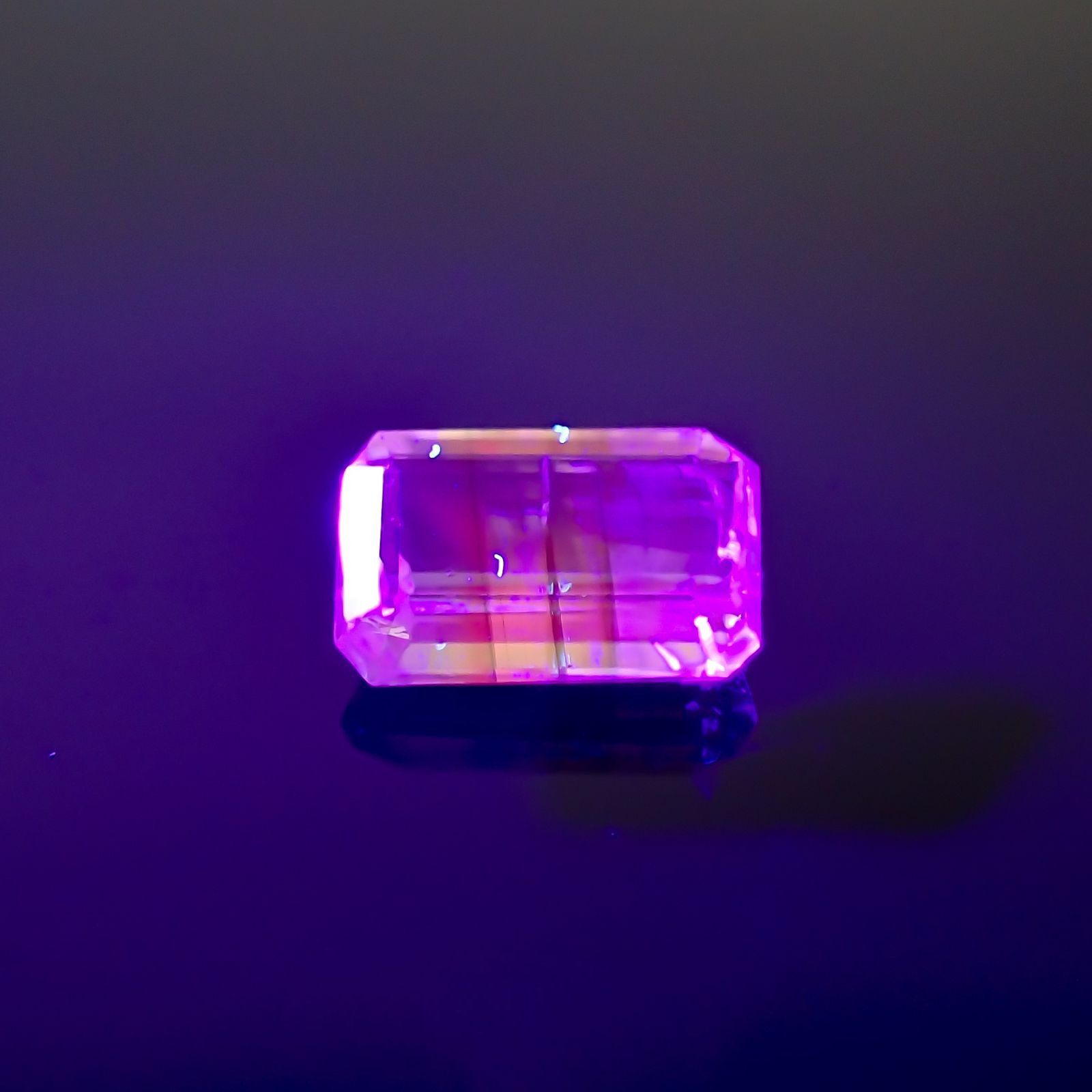 バイカラーツァボライト(宝石名グリーン グロッシュラー・ガーネット) タンザニア産 識別済 0.94ct / 7x4.4mm前後 [210711569]