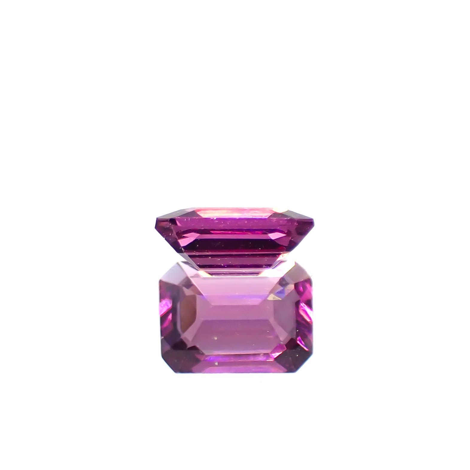 グレープガーネット(宝石名ガーネット)ブラジル産 0.54ct 識別済[240928708]5.5x4.1mm前後