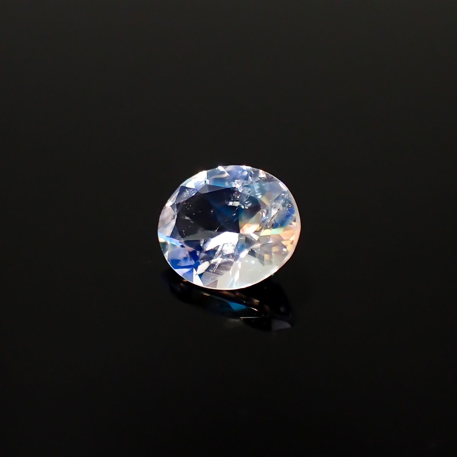レインボームーンストーン(宝石名ラブラドライト)タンザニア産 0.67ct 識別済[230321265]6.6x5.7mm前後
