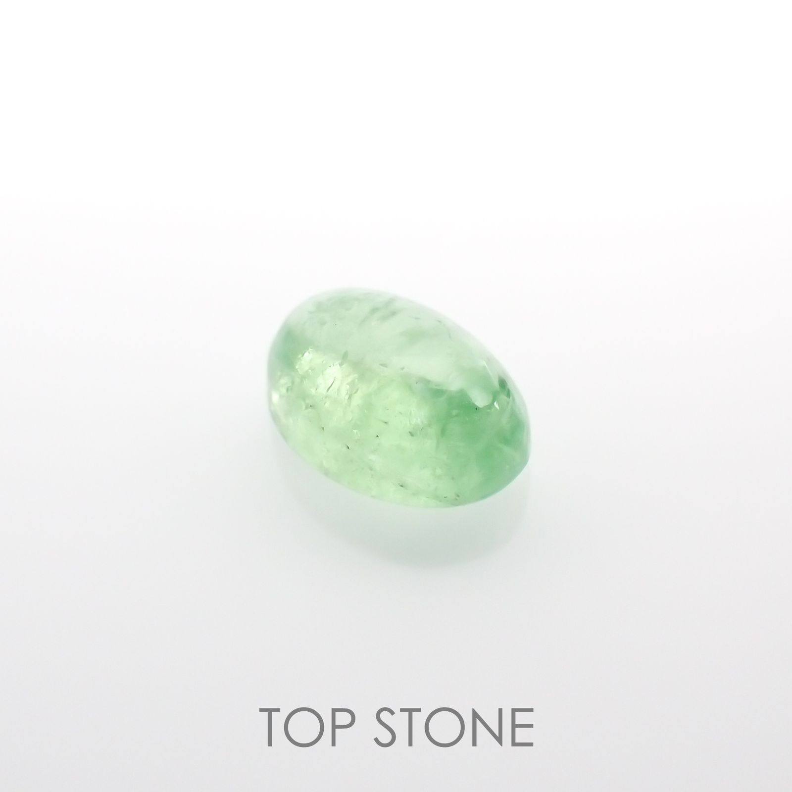 ミントガーネット(宝石名グロッシュラー・ガーネット)タンザニア産 0.71ct 識別済[220917753]5.8x4.1mm前後