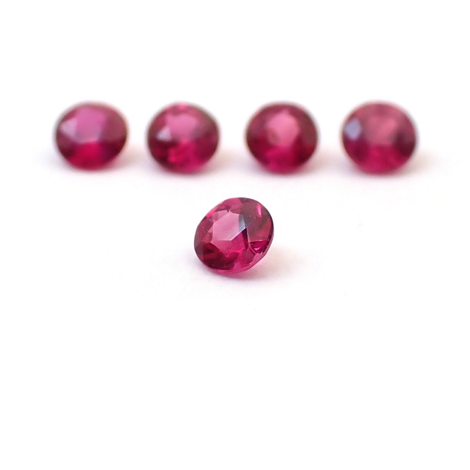 ルビー 5個セット タイ/モザンビーク産 0.28ct(5pcs合計) / 2.2x2.2mm前後 [260532284]
