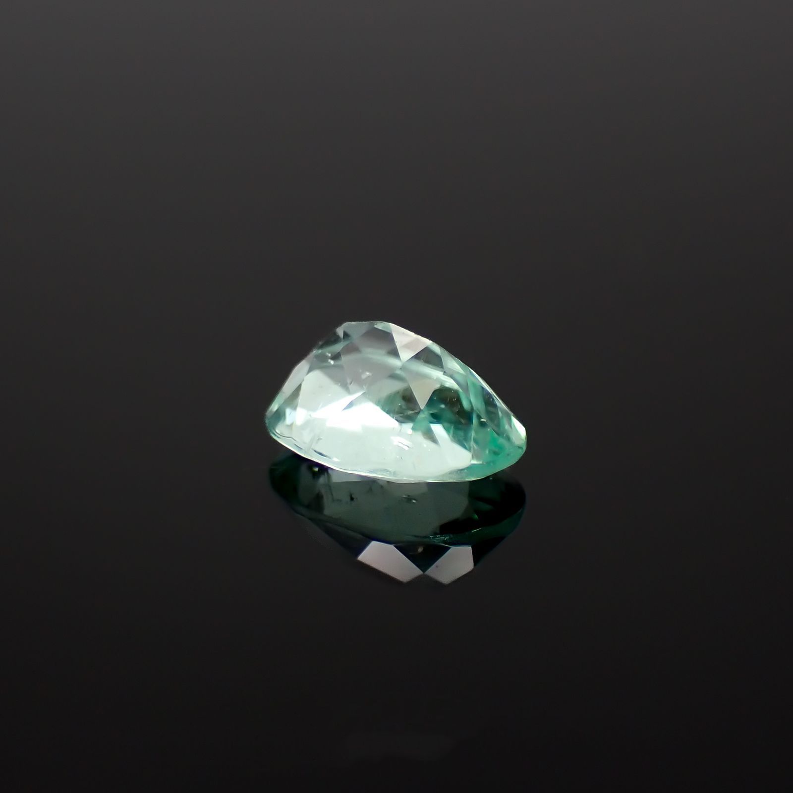 パライバトルマリン(宝石名トルマリン/別名パライバ・トルマリン)モザンビーク産 0.770ct ソ付(宝貴協)[230220478]6.92x4.82mm前後