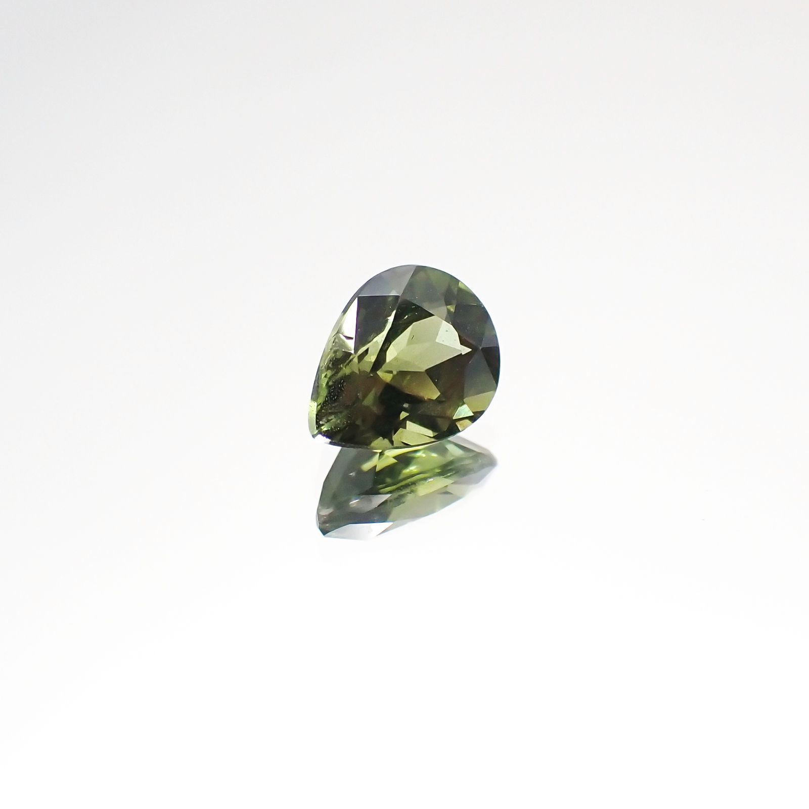 ゴールドシーンサファイア 非加熱(宝石名シーン・サファイア)ケニア産 0.89ct 識別済[231124074]6.6x5.1mm前後