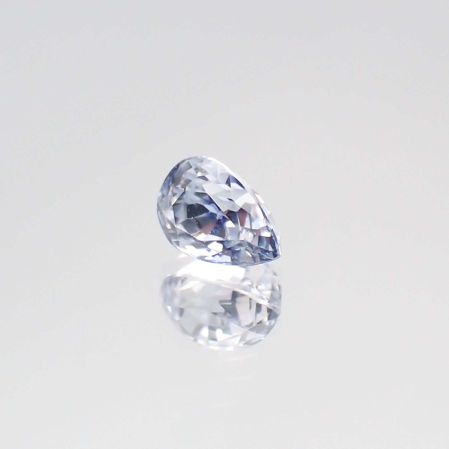 アイスブルーサファイア スリランカ・マダガスカル産 ルース 0.48ct[210611163]5×3.4mm前後