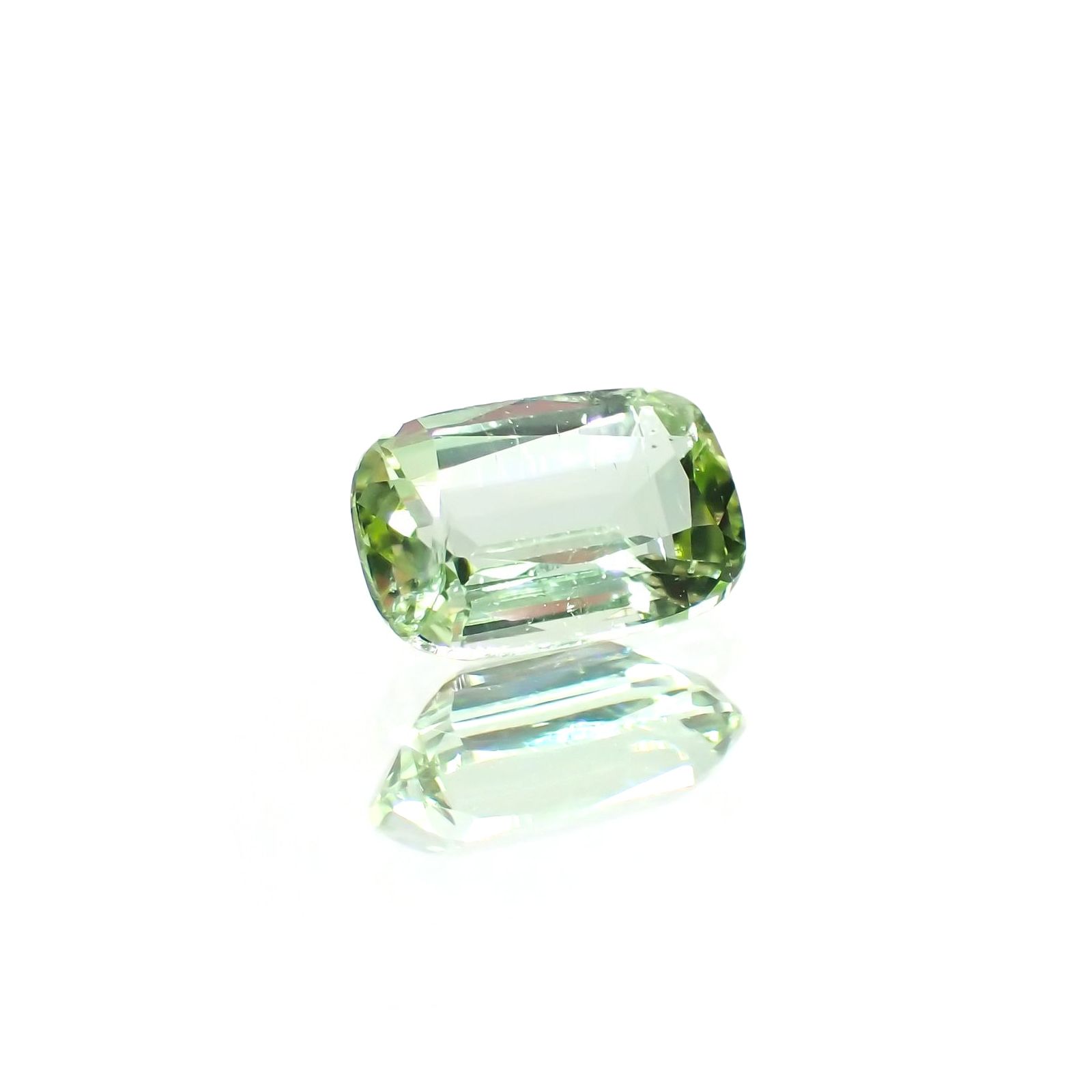 ミントトルマリン(宝石名グリーン・トルマリン) アフガニスタン産 識別済 0.67ct / 6.6x4.3mm前後 [260313621]