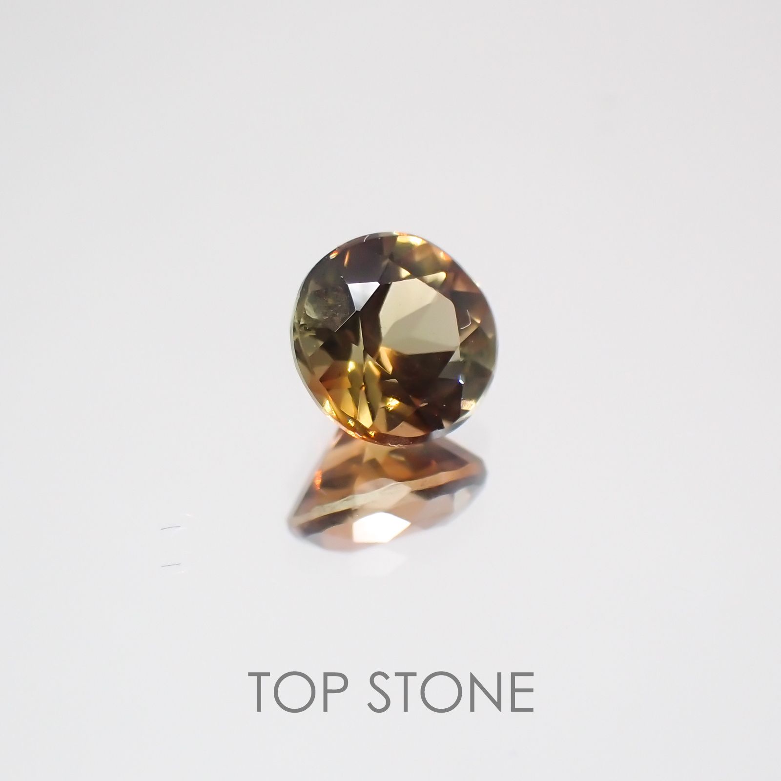 バイカラーアンダリュサイト スリランカ産 ルース 0.58ct[21059869]5.1×5.1mm前後