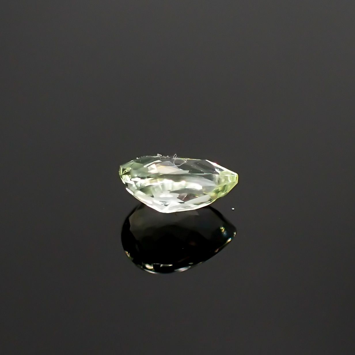 ハイアライトオパール(宝石名オパール) メキシコ産 0.198ct ソ付(彩珠)[210611144]4.8×3.6mm前後