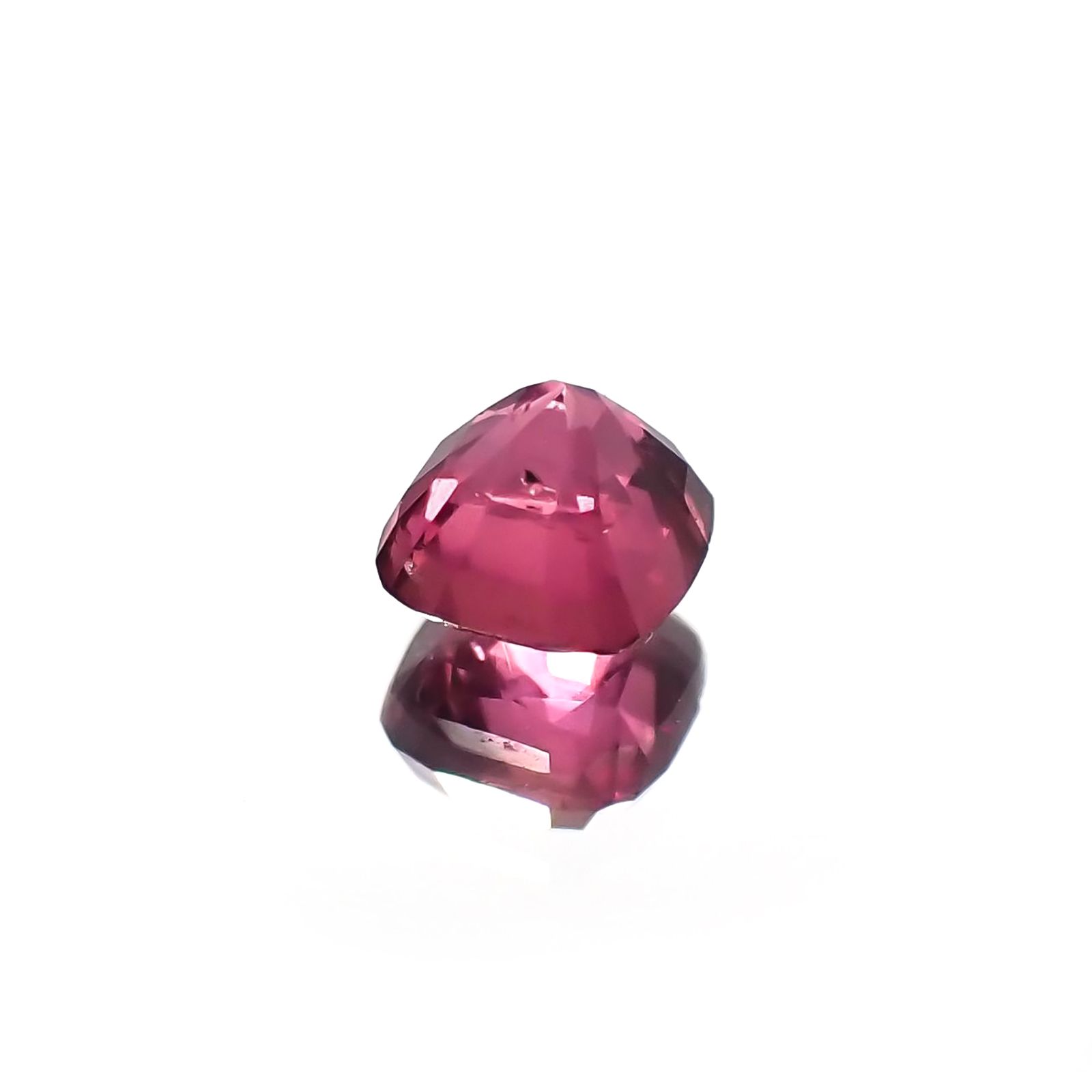 ルビー 非加熱(宝石名ルビー) マダガスカル産 識別済 0.30ct / 3.4x3.4mm前後 [210711715]