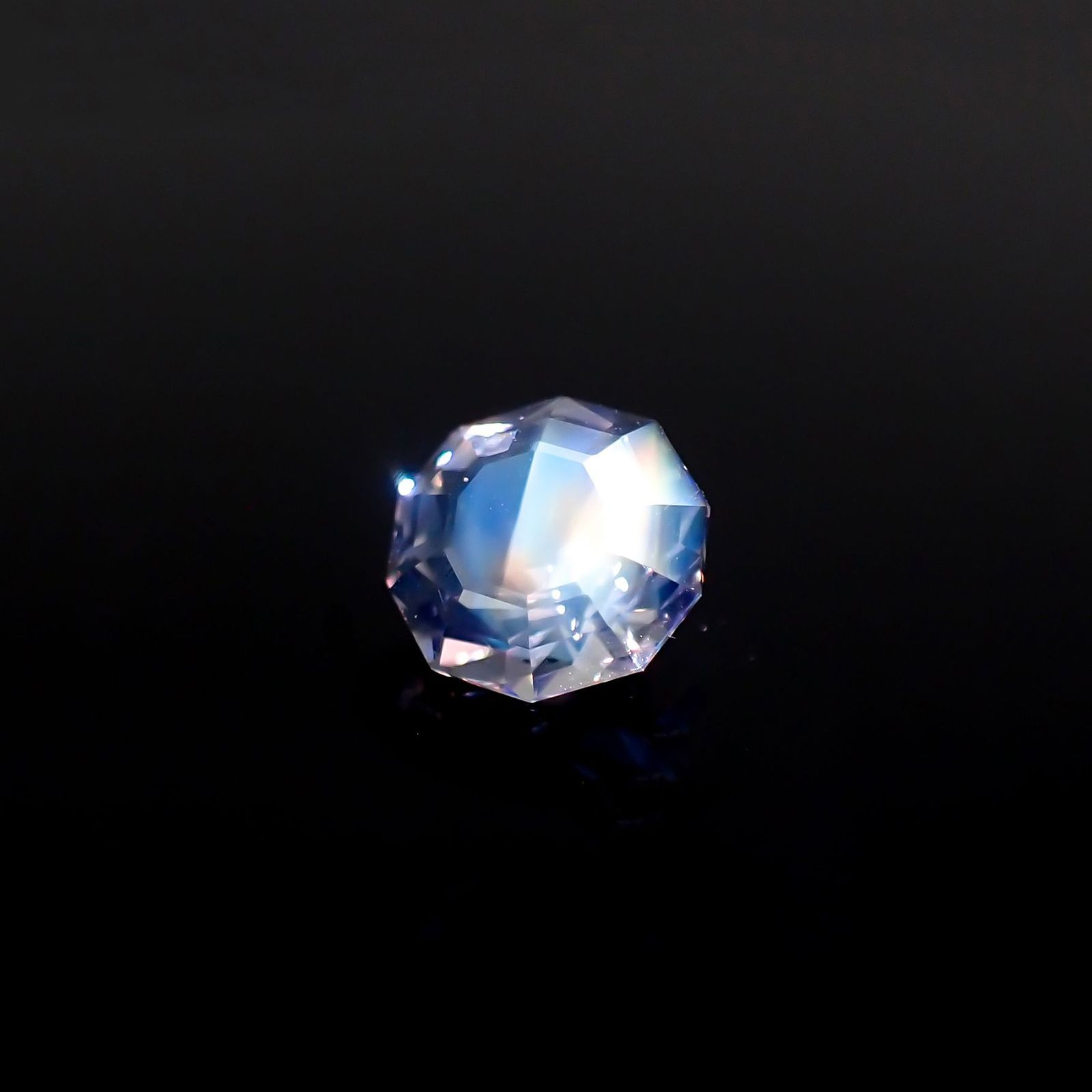 ◇カスタムカット◇レインボームーンストーン マダガスカル産 1.06ct / 7.2x6.4mm前後 [260523435]