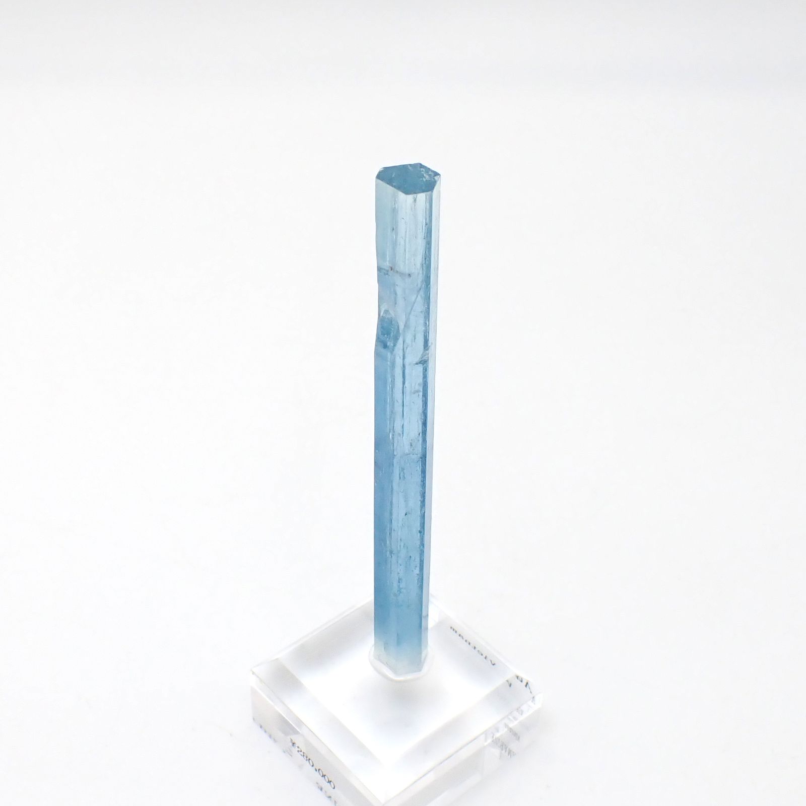 アクアマリン柱状結晶原石 ベトナム産 アクリル台座付き 88.87ct(17.77g) / 7.4x9.7x108.7mm前後 [260632331]