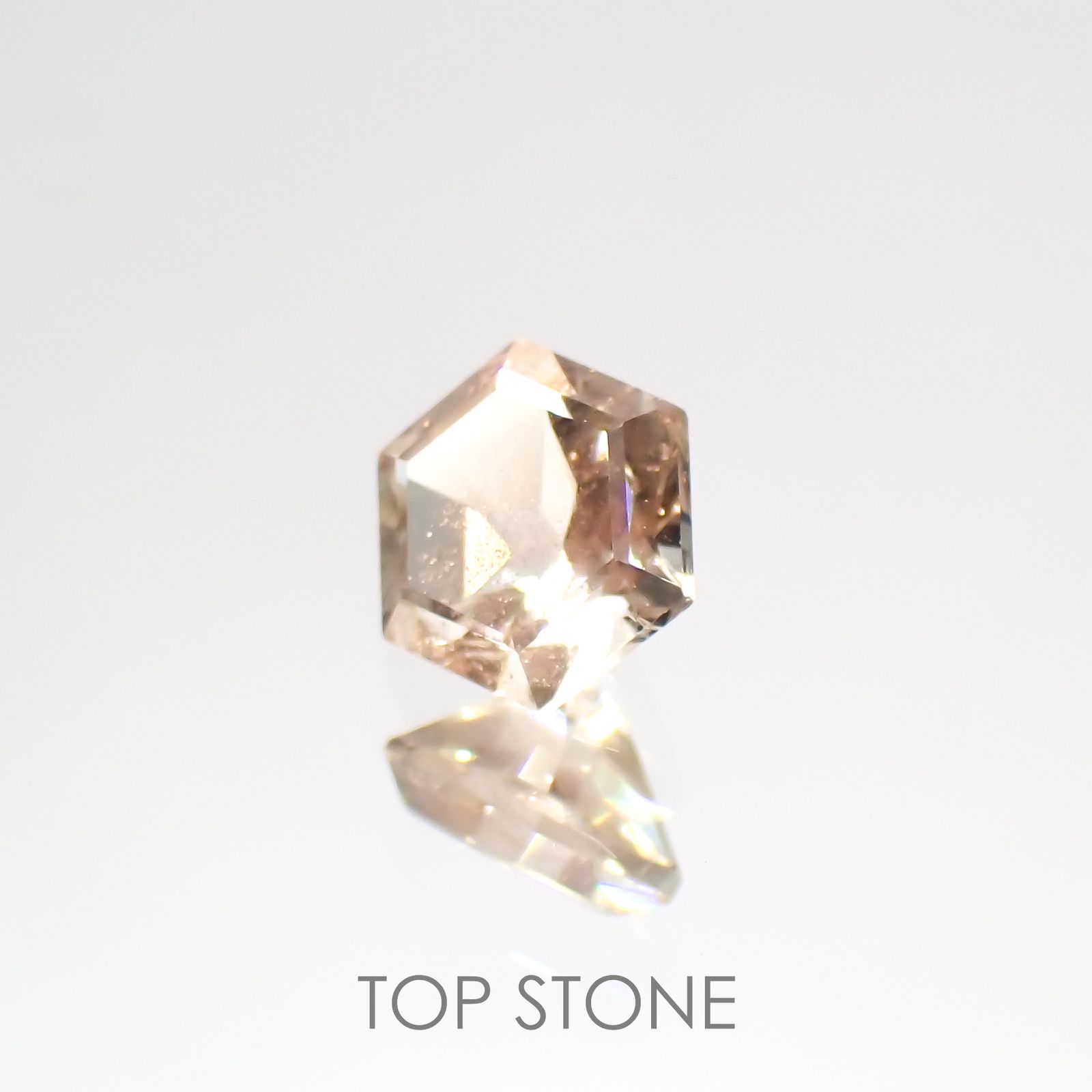 ◇ヘキサゴンカット◇オレゴンサンストーンSA(宝石名ラブラドライト) アメリカ・オレゴン州産 0.47ct 識別済[21019533]5×5mm前後