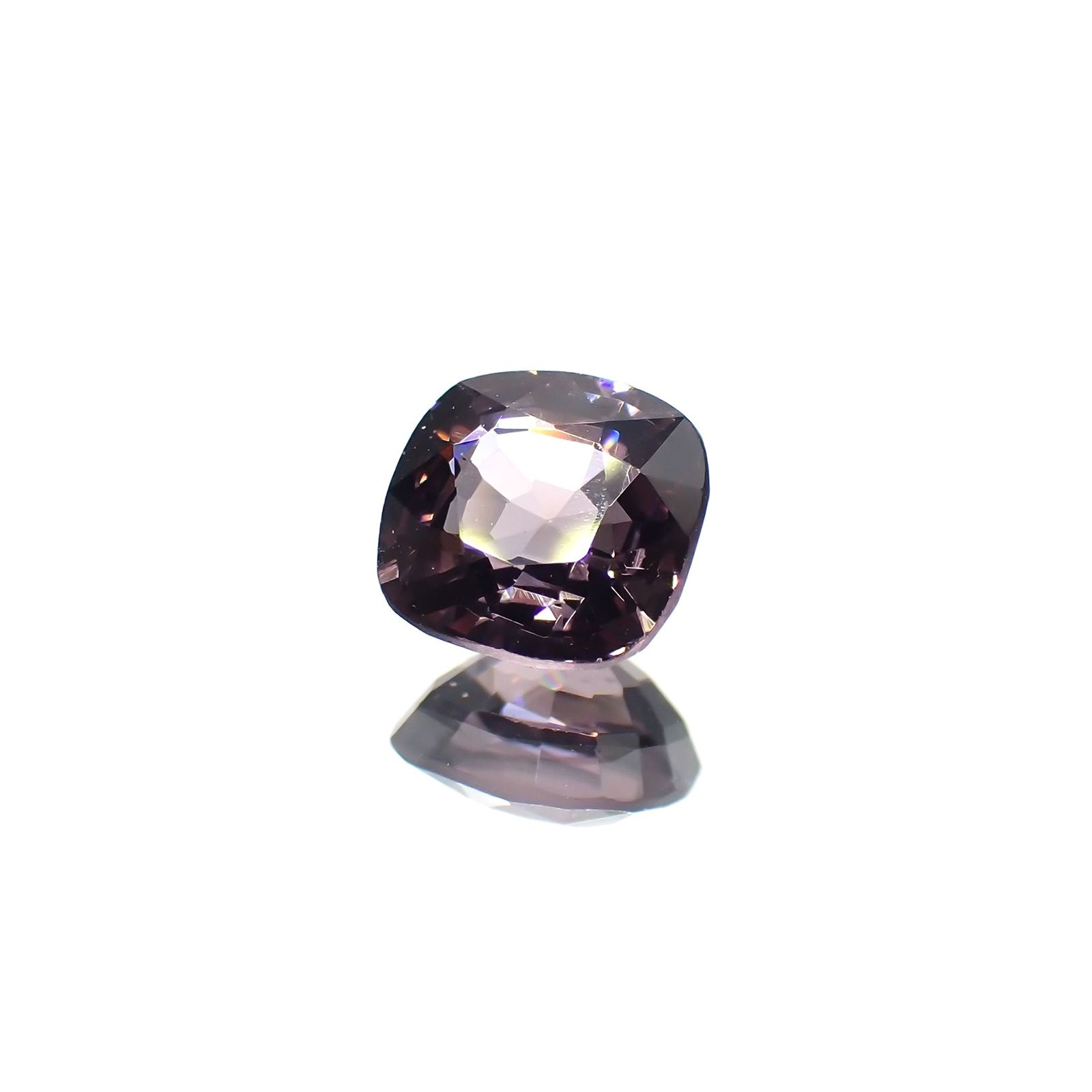 パープルスピネル(宝石名スピネル)ビルマ産 識別済 1.41ct / 6.7x6.5mm前後 [231124302]