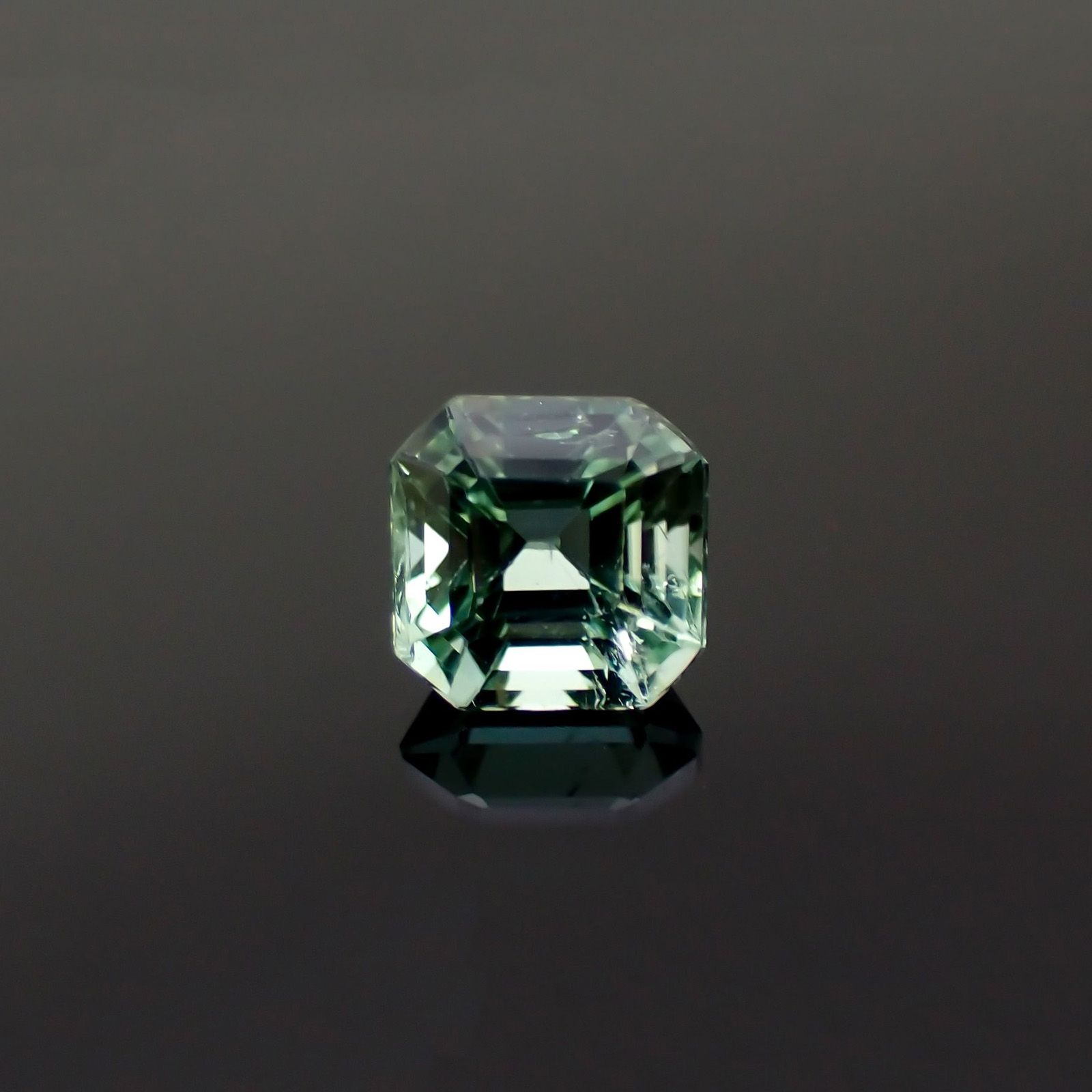 ブルーグリーントルマリン(宝石名トルマリン)アフガニスタン産 識別済 0.78ct / 5.2x5.2mm前後 [221018342]